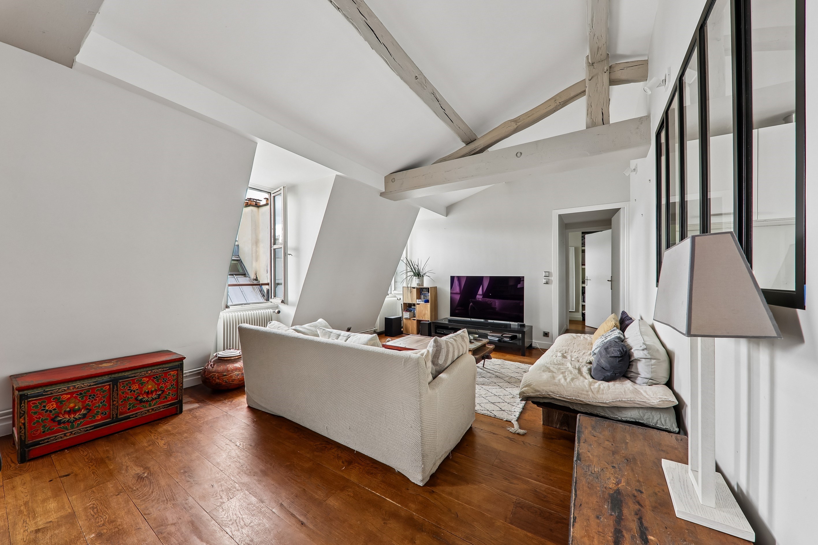  Le Marais – Renovated Top-Floor Apartment with Exposed Beams and Rooftop Views - 物件實景