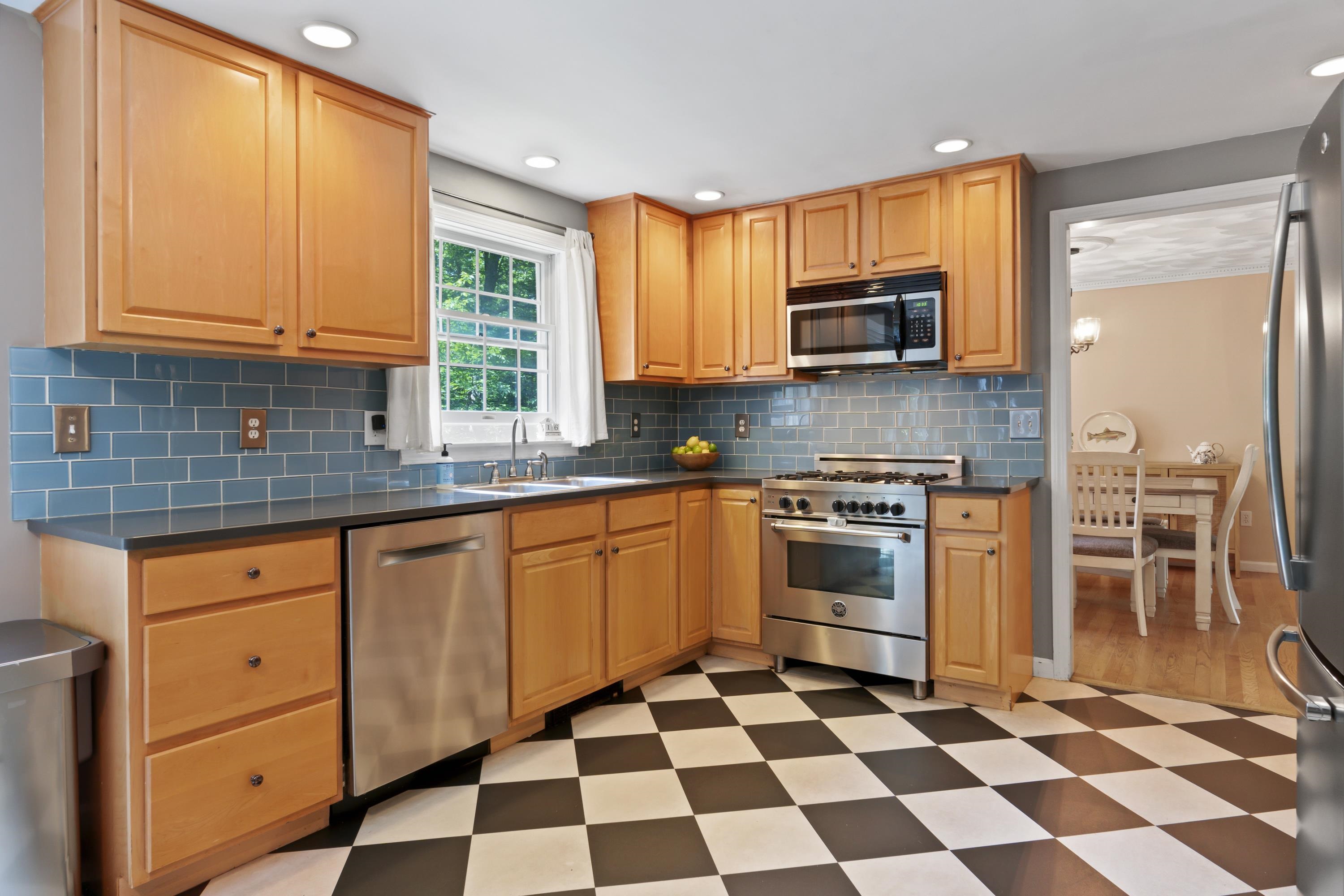 York, Maine, 03909, United States, 3 Bedrooms Bedrooms, ,4 BathroomsBathrooms,Residential,For Sale,1938259