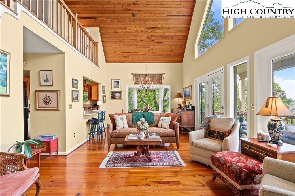 Boone, North Carolina, 28607, United States, 3 Bedrooms Bedrooms, ,3 BathroomsBathrooms,Residential,For Sale,1941298