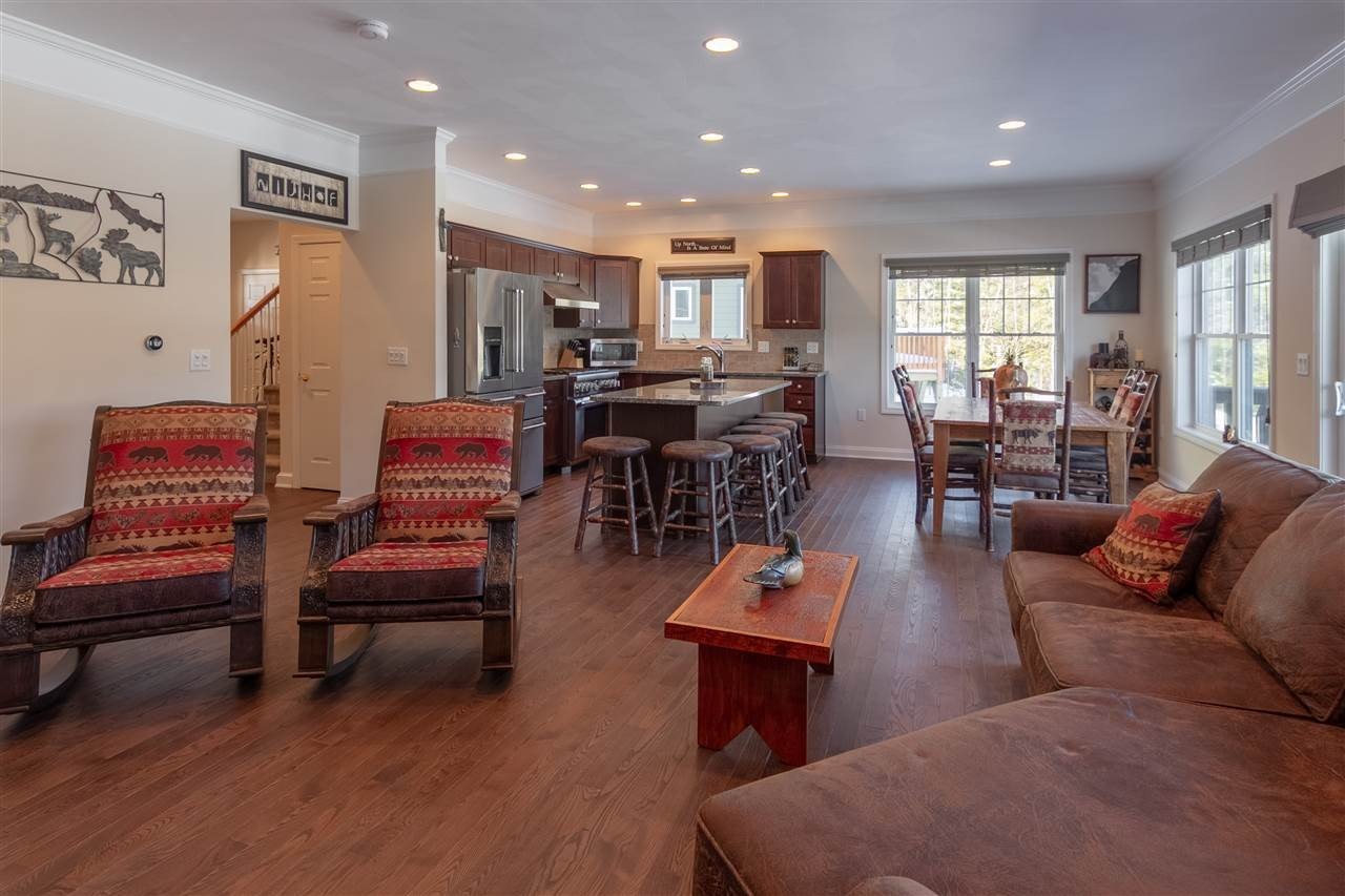 Lincoln, New Hampshire, 03251, United States, 5 Bedrooms Bedrooms, ,5 BathroomsBathrooms,Residential,For Sale,1978136