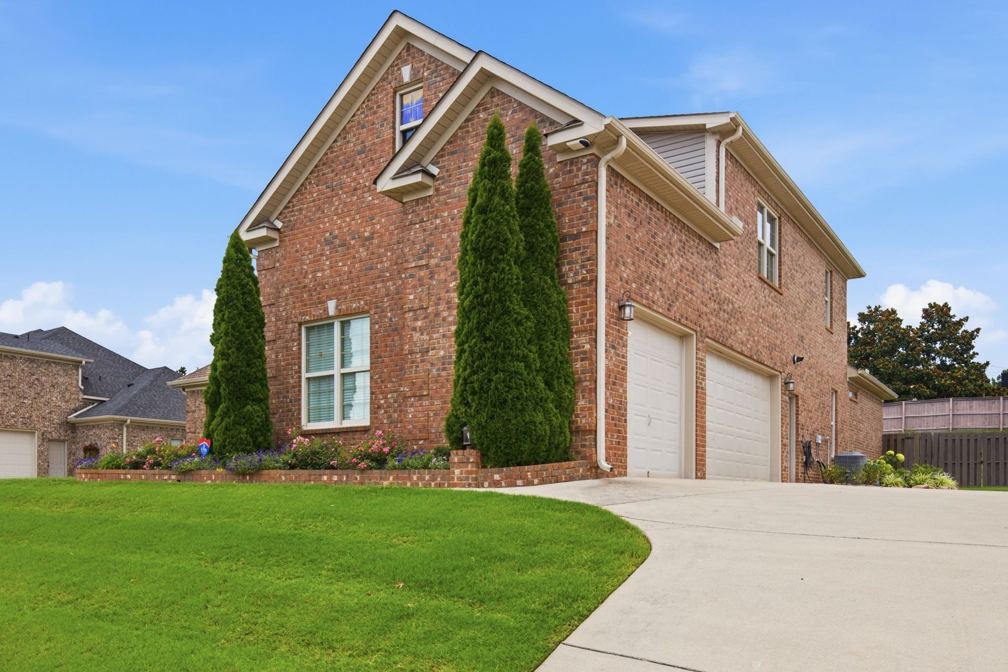 214 Legendwood Drive  NW - 物件實景