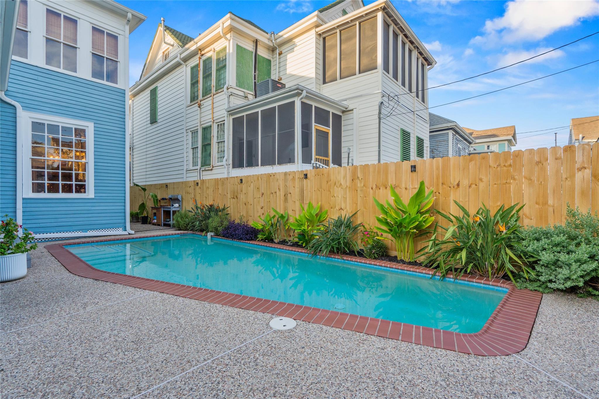 Galveston, Texas, 77550, United States, 4 Bedrooms Bedrooms, ,4 BathroomsBathrooms,Residential,For Sale,1934490
