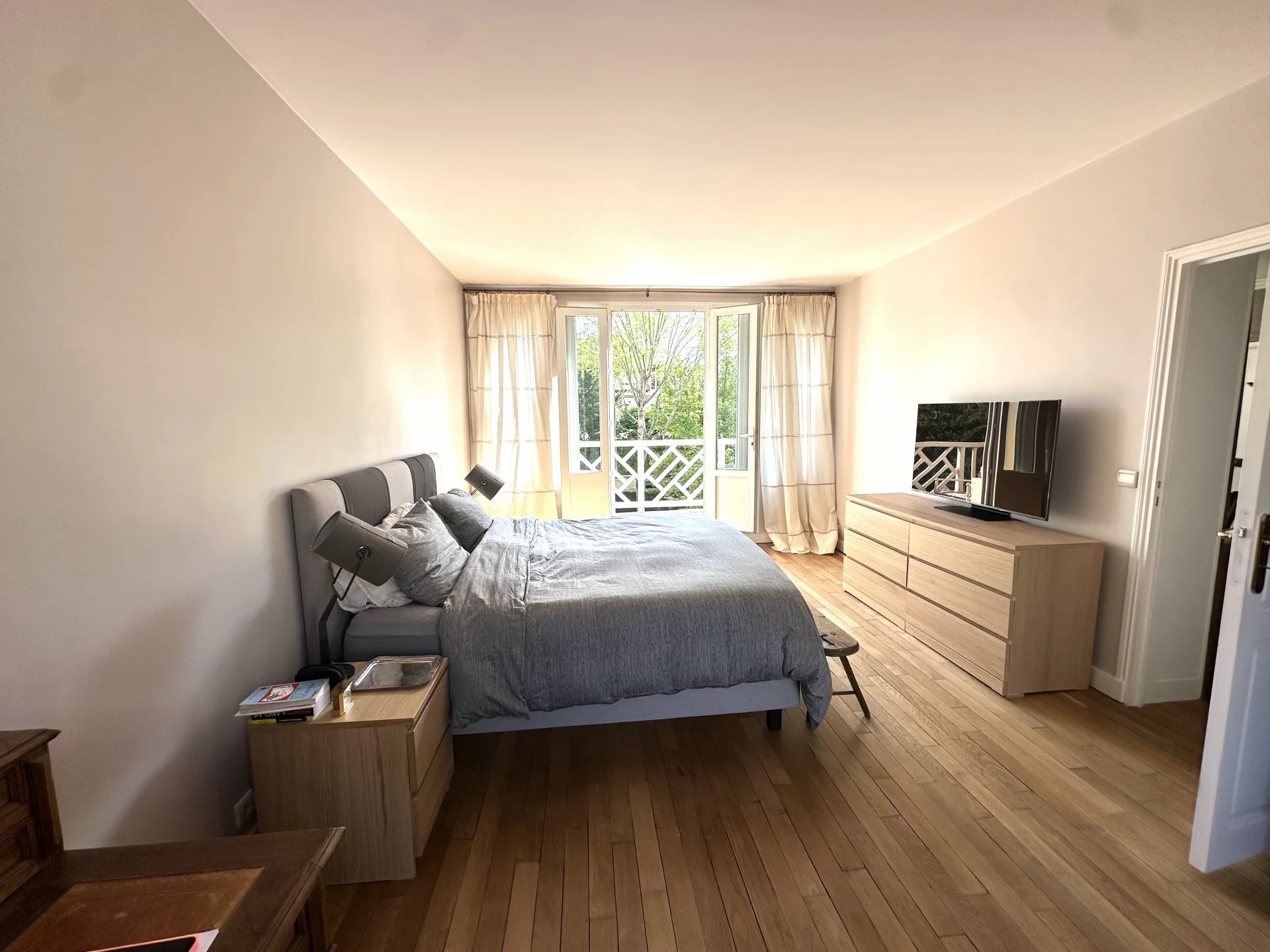 Le Vésinet, Île-de-France, 78110, FR, 6 Bedrooms Bedrooms, ,5 BathroomsBathrooms,Residential,For Sale,1994662