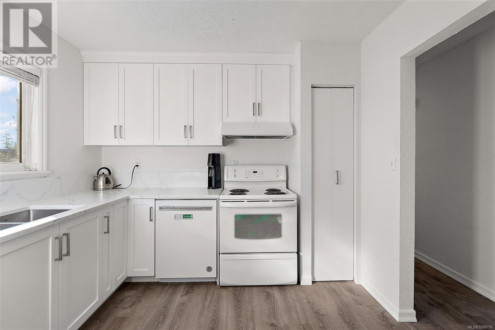 SIDNEY, British Columbia, V8L 2T6, CA, 3 Bedrooms Bedrooms, ,2 BathroomsBathrooms,Residential,For Sale,1906024