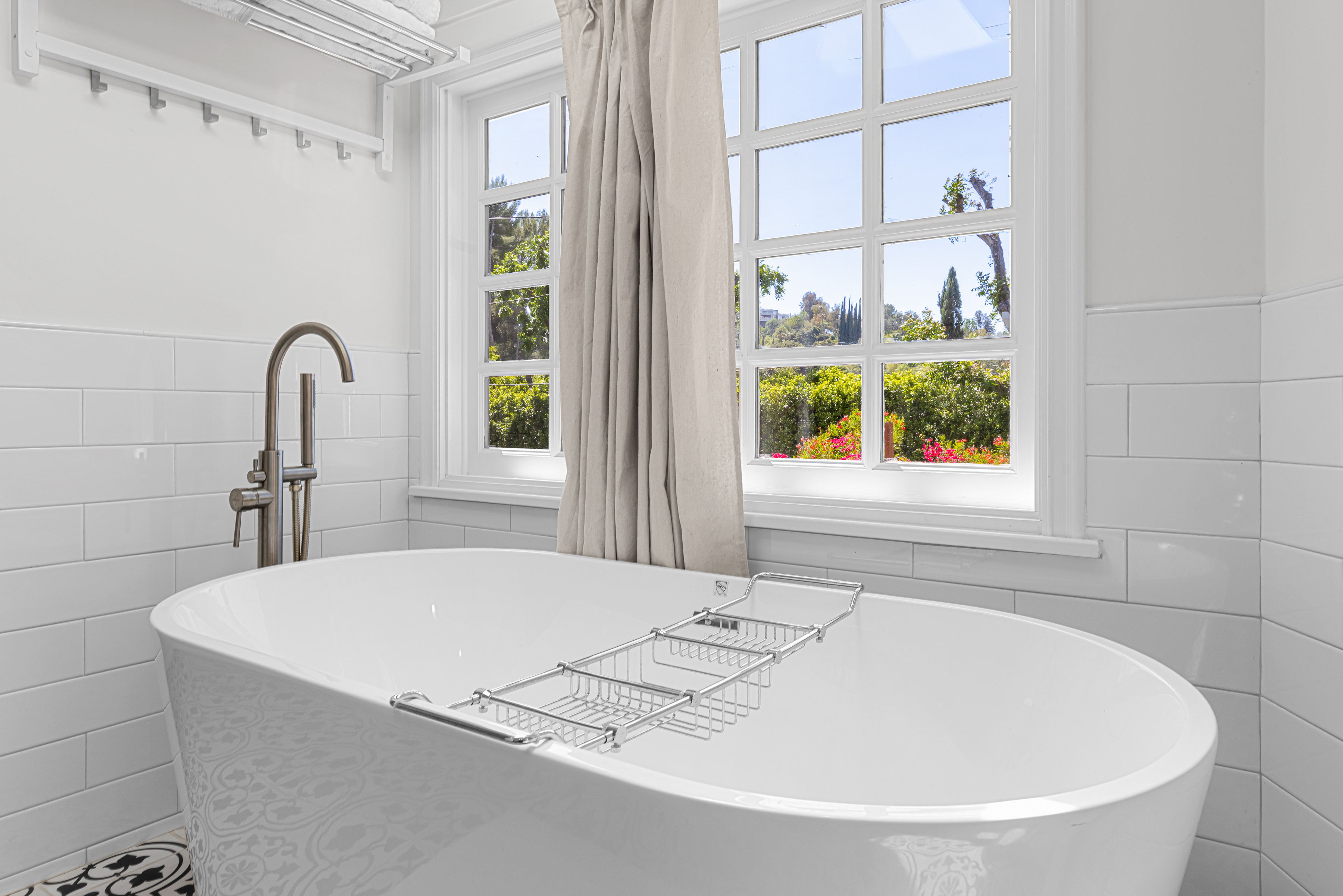  4650 Encino Avenue - 物件實景