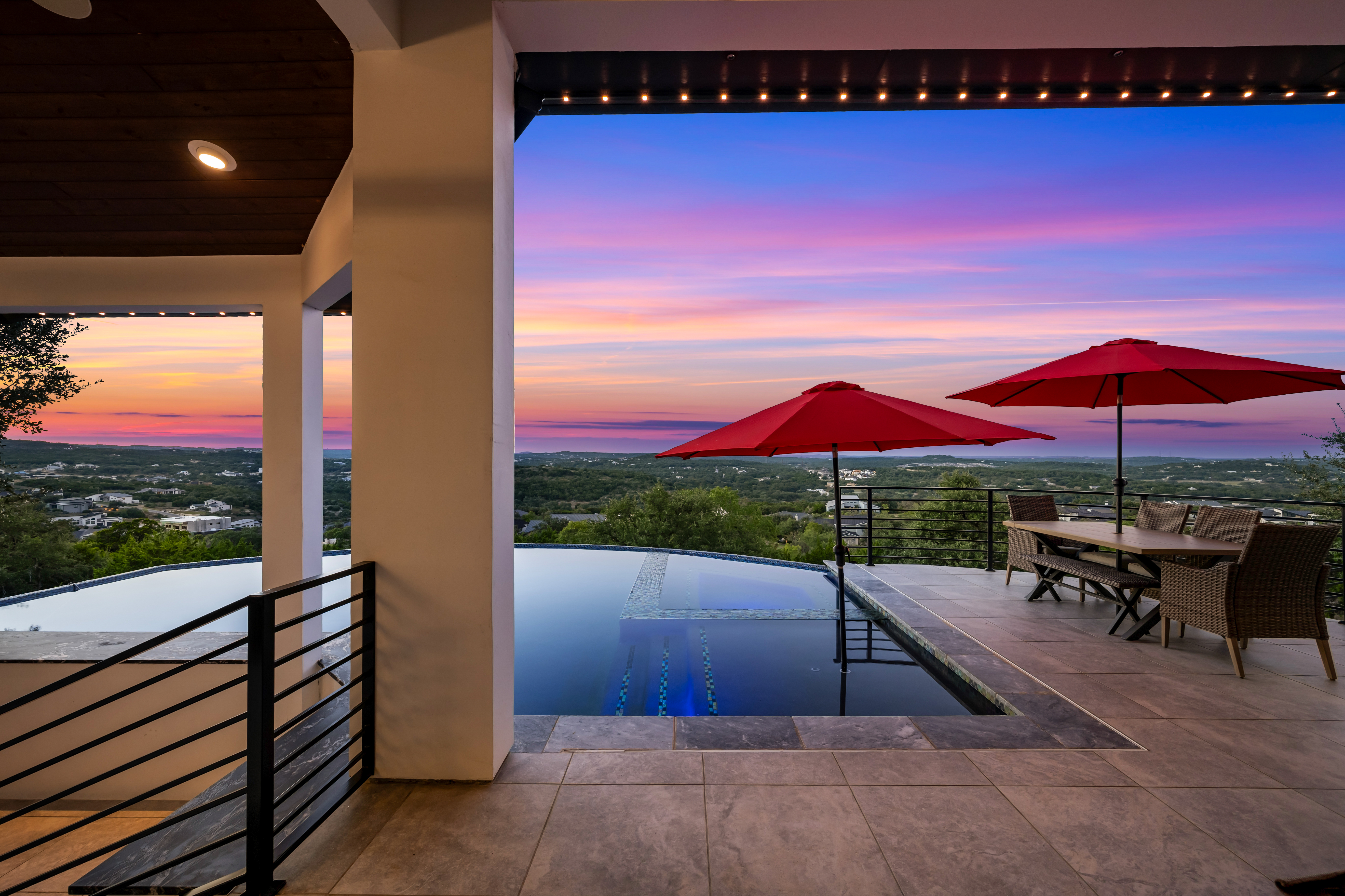  Panoramic Views and Luxury Living - 物件實景