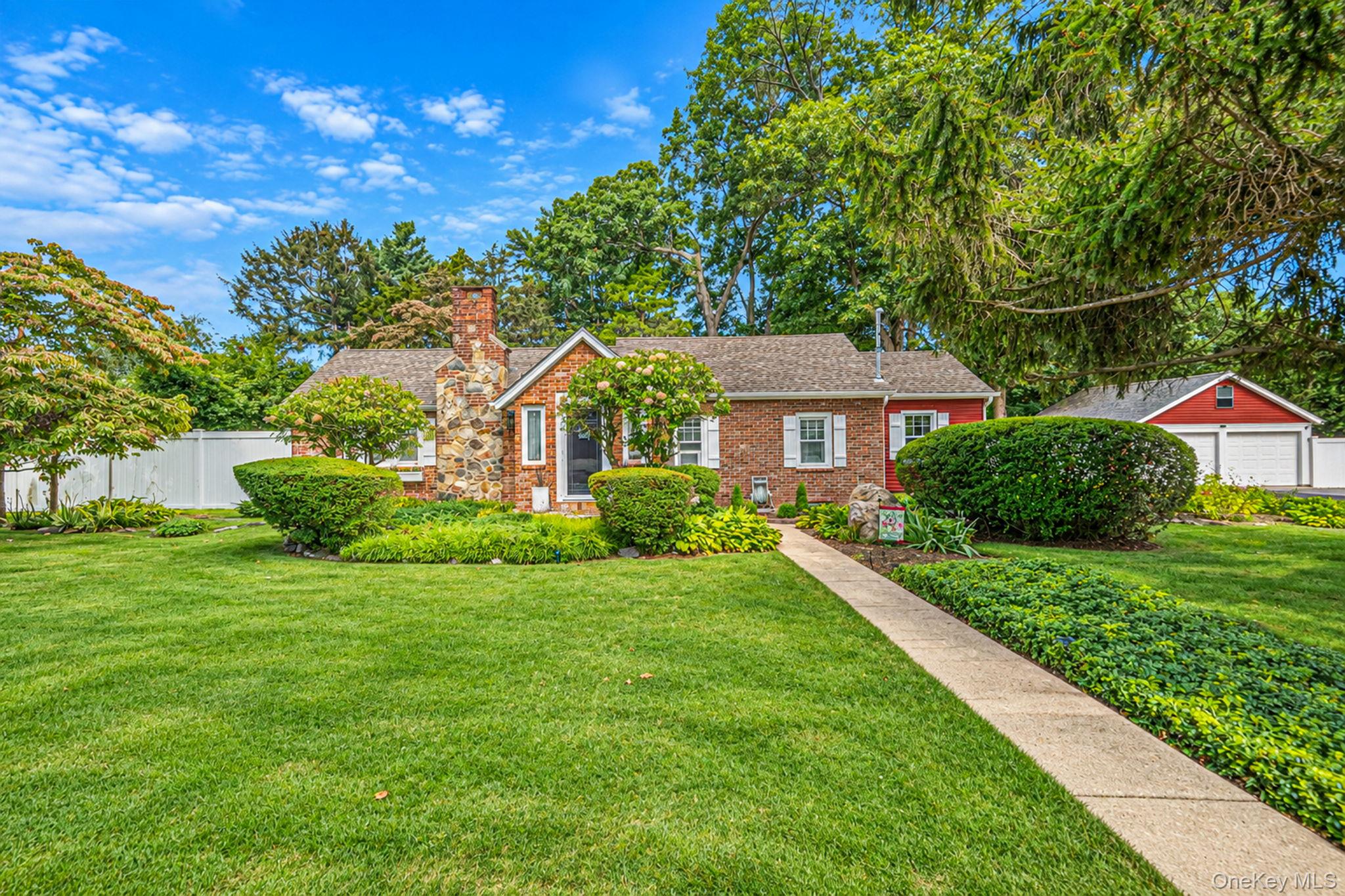 Keeler St, Huntington, NY 11743