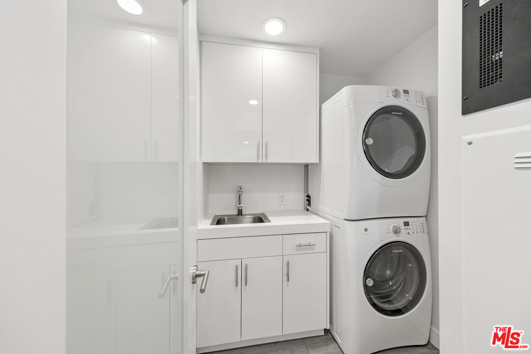 Malibu, California, 90265, United States, 3 Bedrooms Bedrooms, ,4 BathroomsBathrooms,Residential,For Sale,1722107