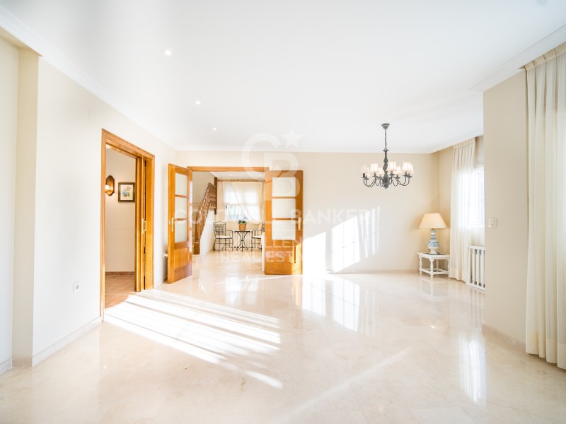 Valencia, Paterna, La Ca?ada Valencia, Paterna, La, Paterna, Comunidad Valenciana, ES, 5 Bedrooms Bedrooms, ,3 BathroomsBathrooms,Residential,For Sale,Valencia, Paterna, La Ca?ada Valencia, Paterna, La,1672423