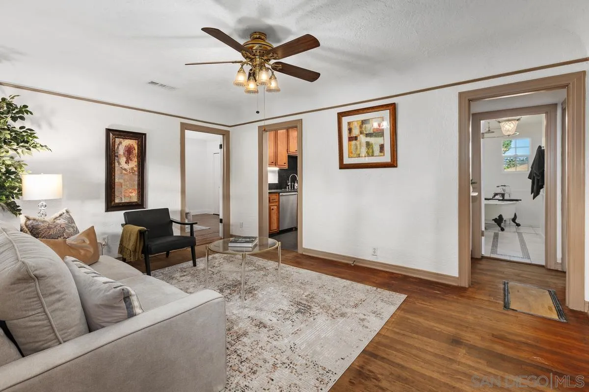 Spring Valley, California, 91977, United States, 3 Bedrooms Bedrooms, ,2 BathroomsBathrooms,Residential,For Sale,2001850