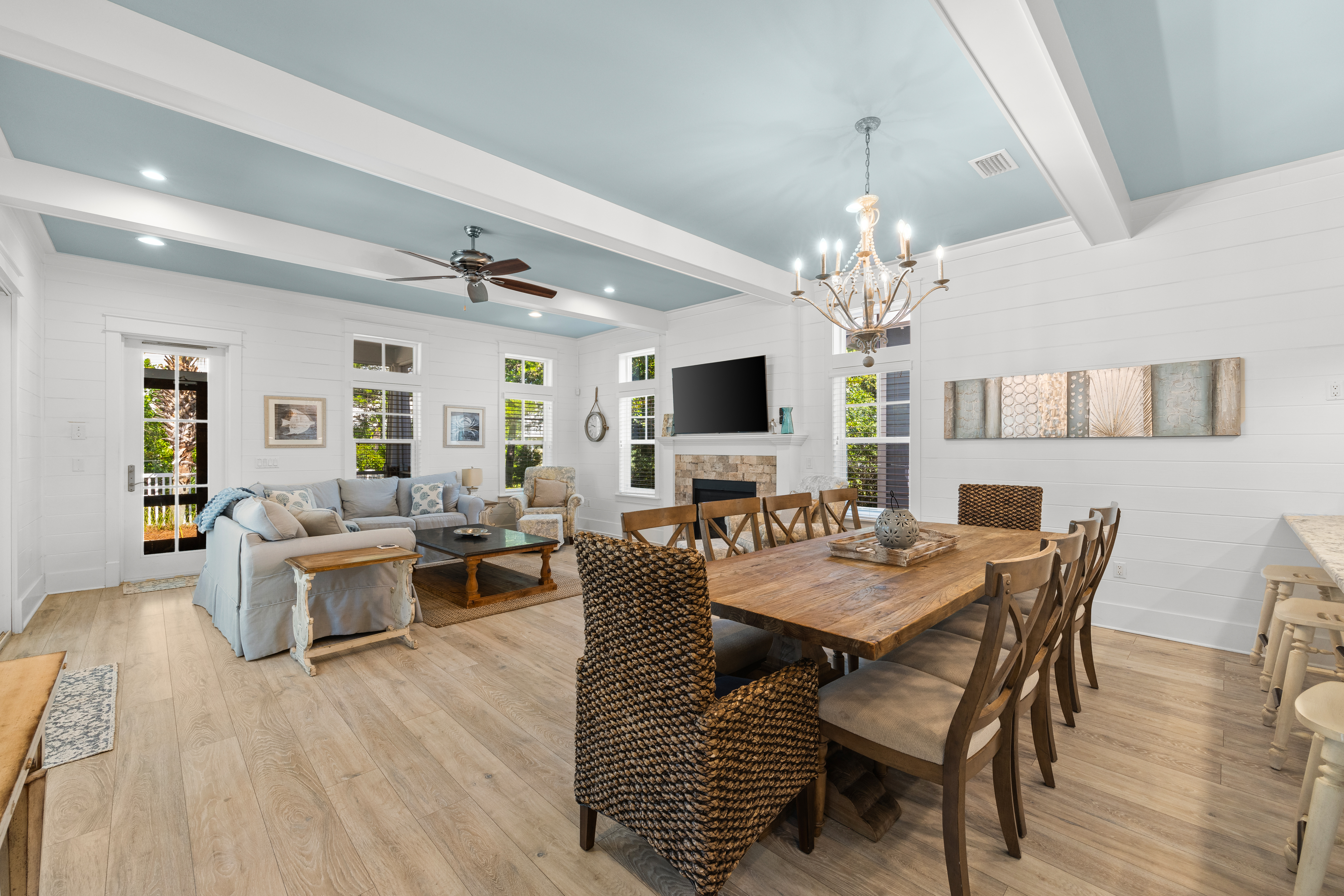  Custom Coastal Home with Privacy, Pool & No HOA - 物件實景
