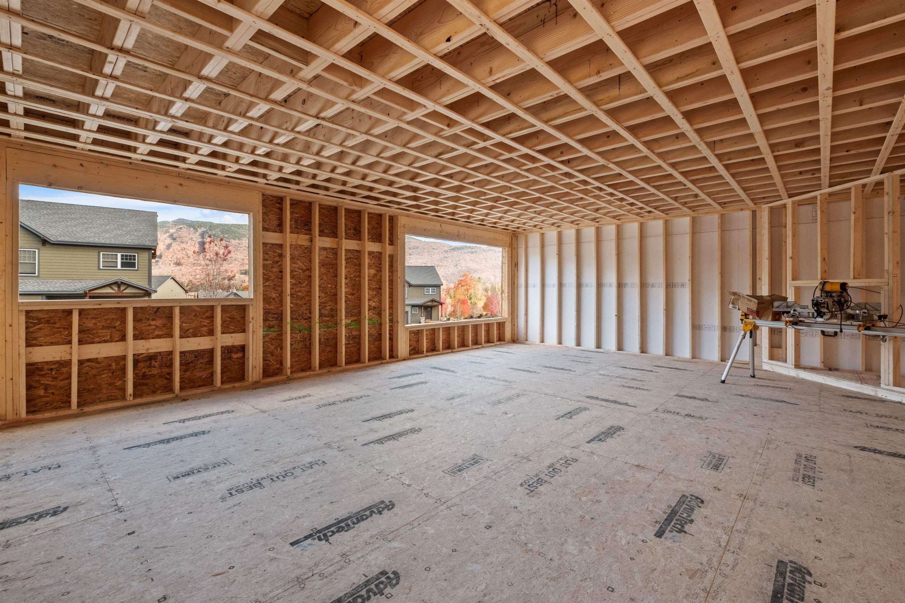 Lincoln, New Hampshire, 03251, United States, 5 Bedrooms Bedrooms, ,5 BathroomsBathrooms,Residential,For Sale,1978136