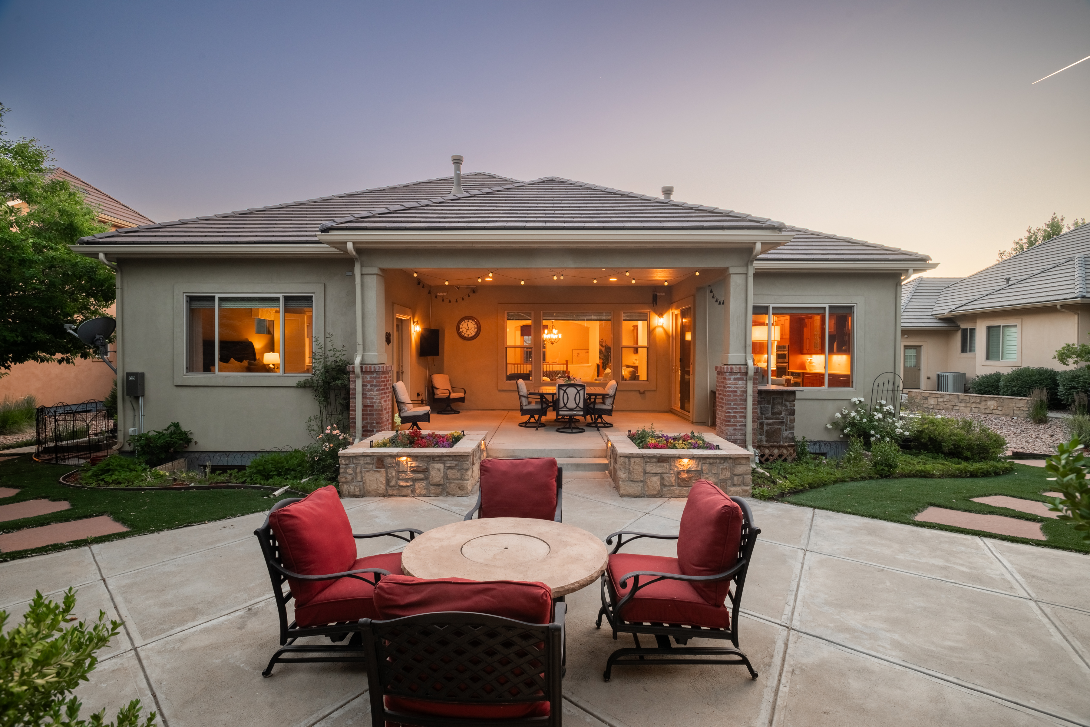  Orchard Park Patio Home with Wolf Kitchen, Spa Suite & Backyard BBQ Oasis - 物件實景