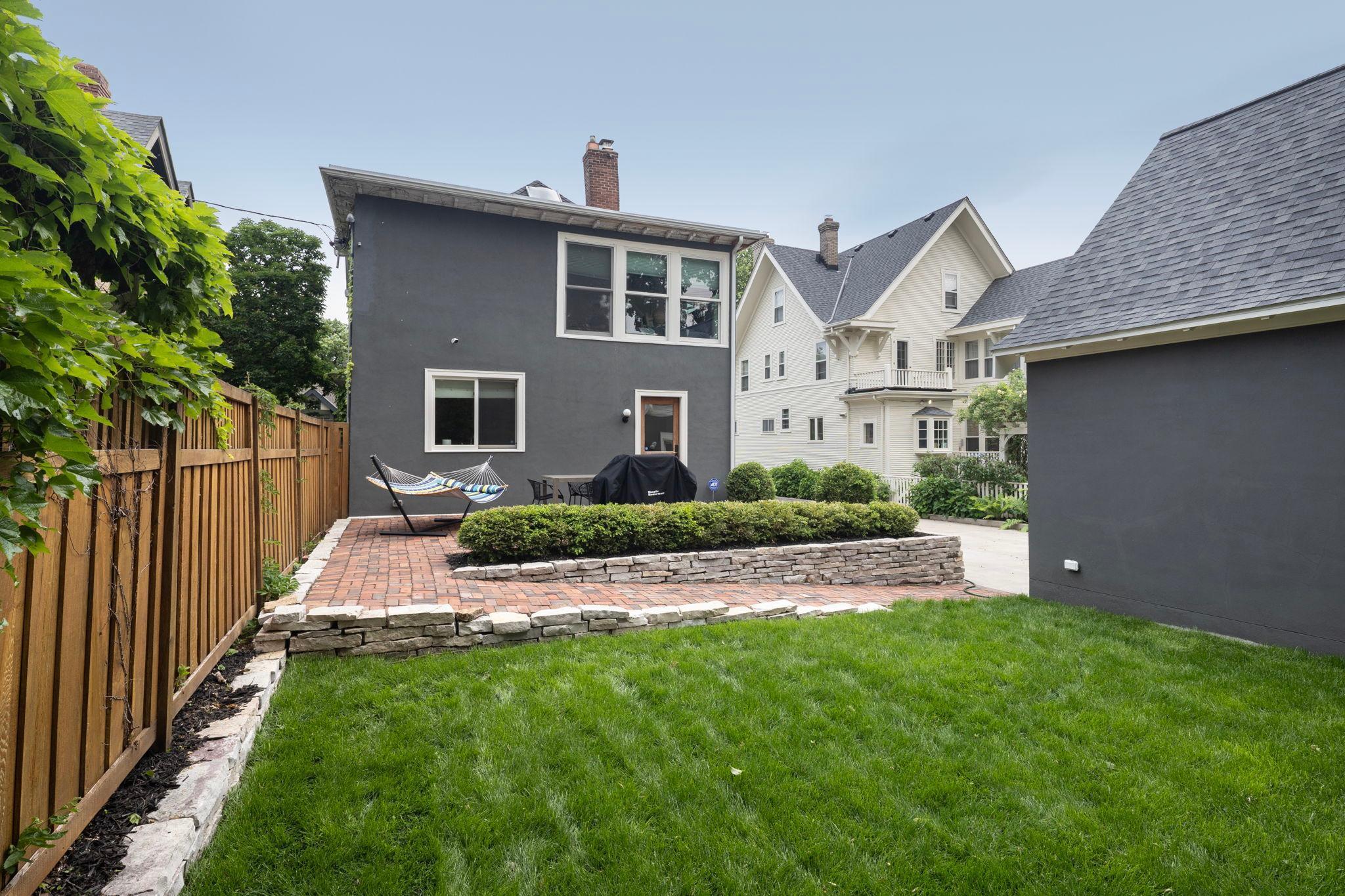 Minneapolis, Minnesota, 55403, United States, 3 Bedrooms Bedrooms, ,2 BathroomsBathrooms,Residential,For Sale,1901965
