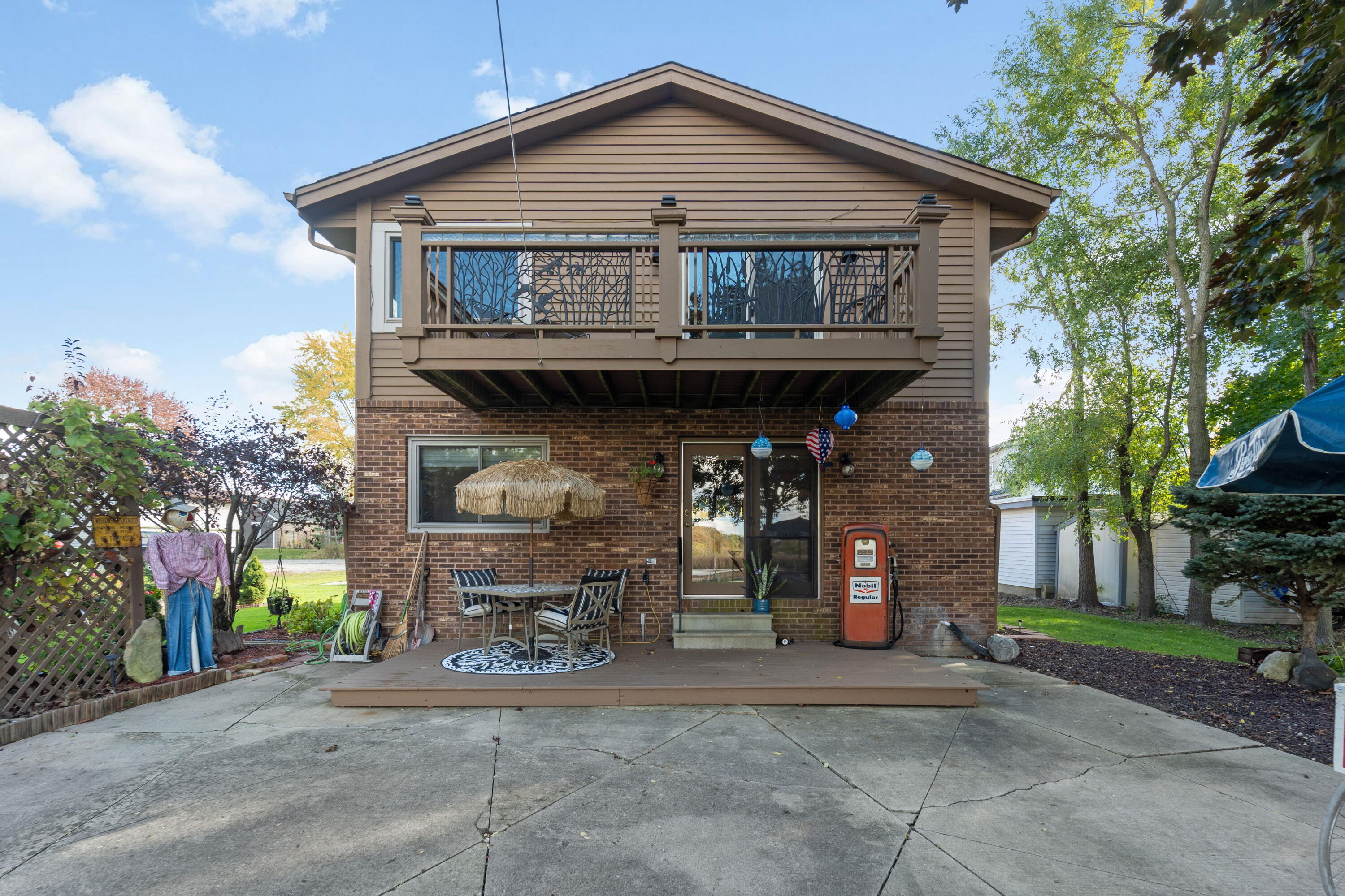 Waterford, Wisconsin, 53185, United States, 2 Bedrooms Bedrooms, ,2 BathroomsBathrooms,Residential,For Sale,1985516