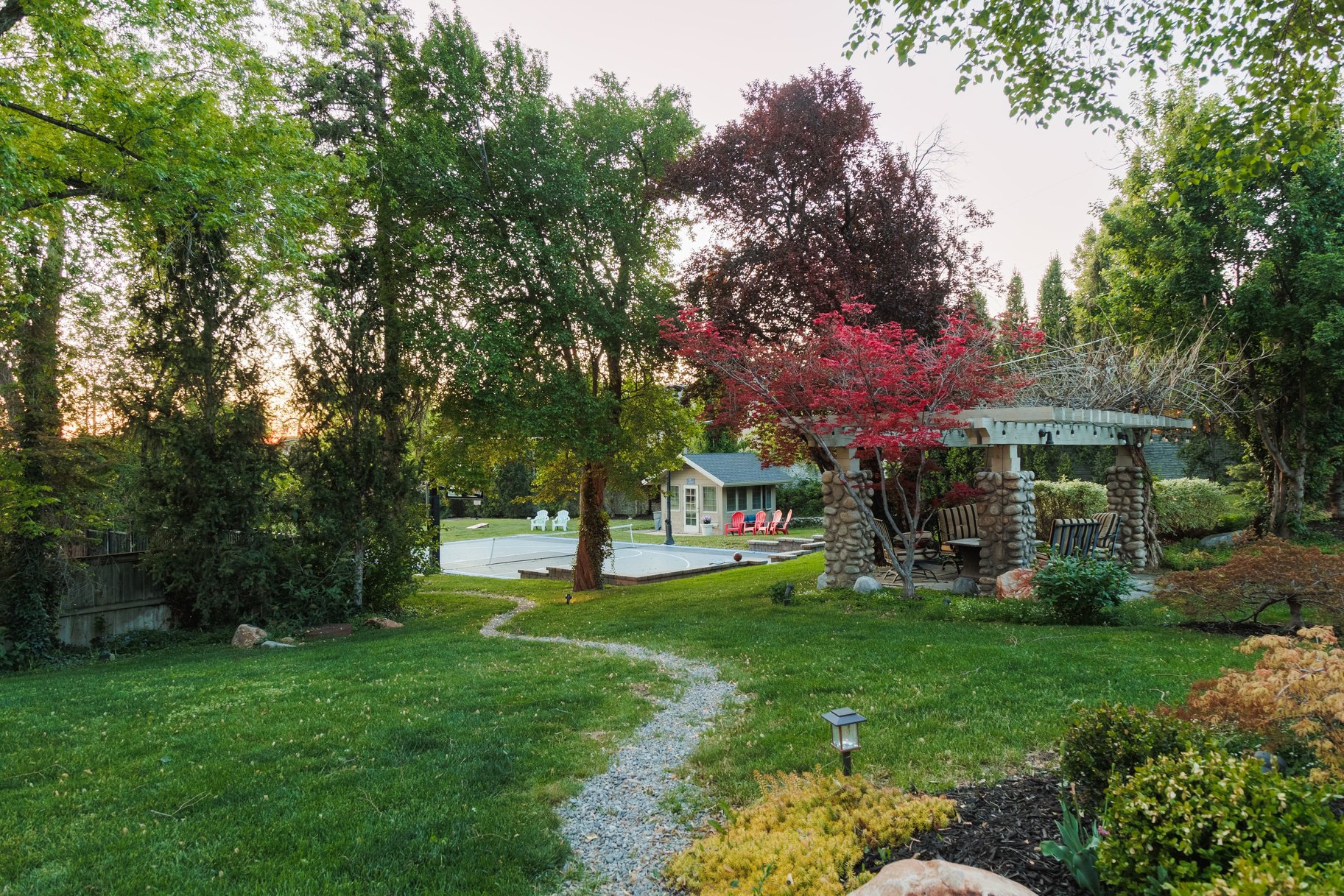  Stunning Custom Build on Millcreek Way - 物件實景