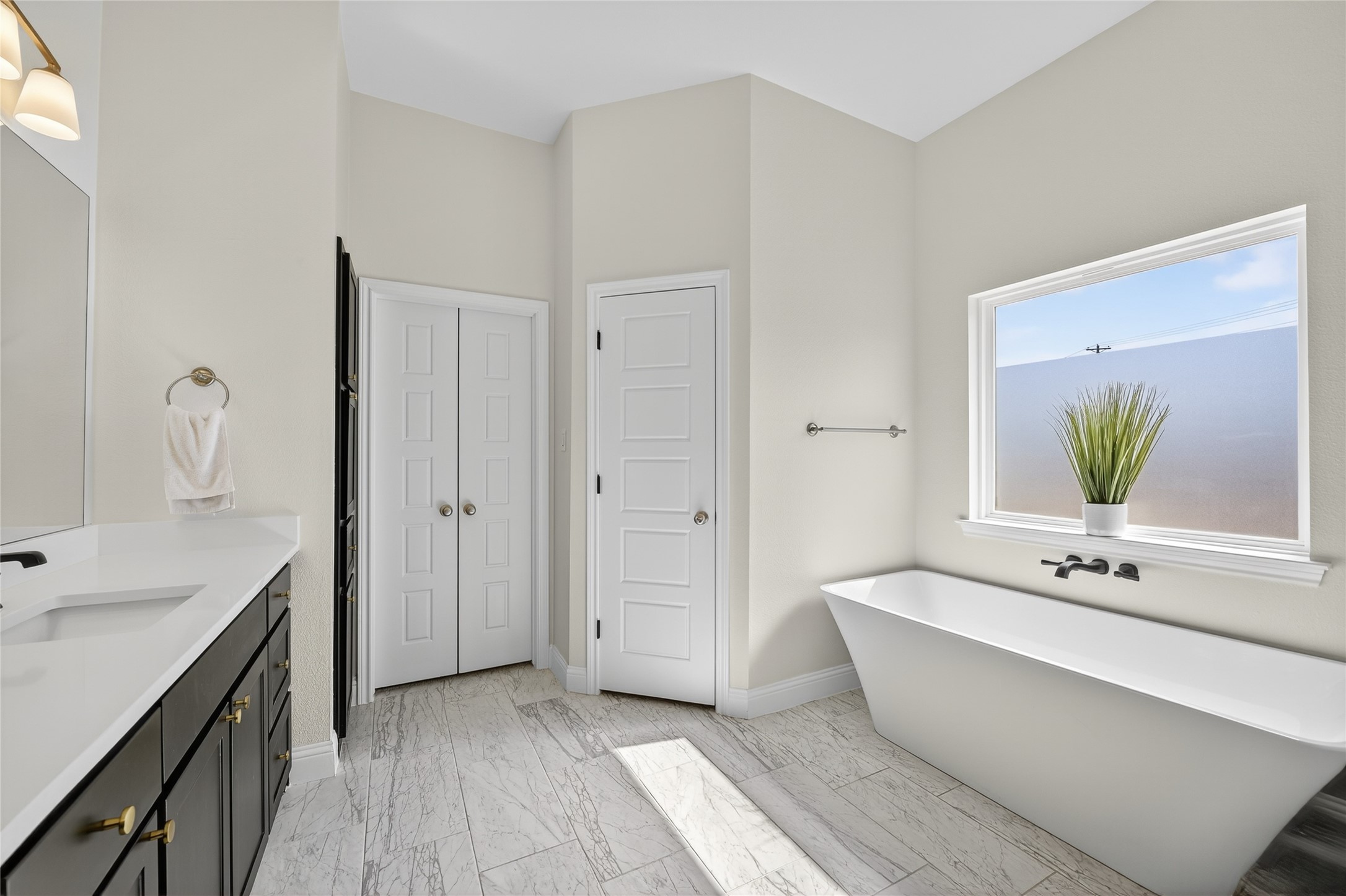 Springtown, Texas, 76082, United States, 4 Bedrooms Bedrooms, ,3 BathroomsBathrooms,Residential,For Sale,1966278