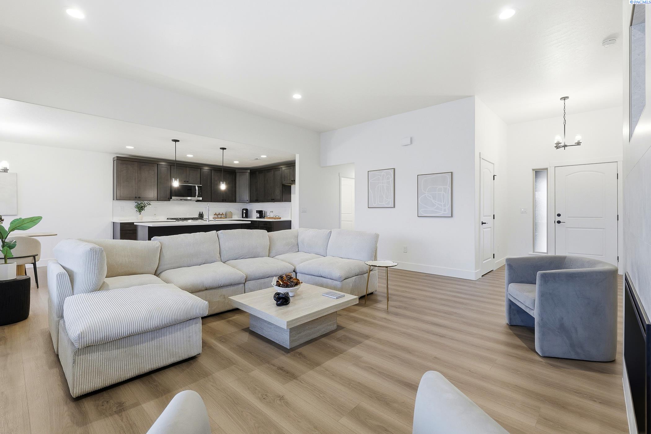 Kennewick, Washington, 99338, United States, 3 Bedrooms Bedrooms, ,2 BathroomsBathrooms,Residential,For Sale,2000655