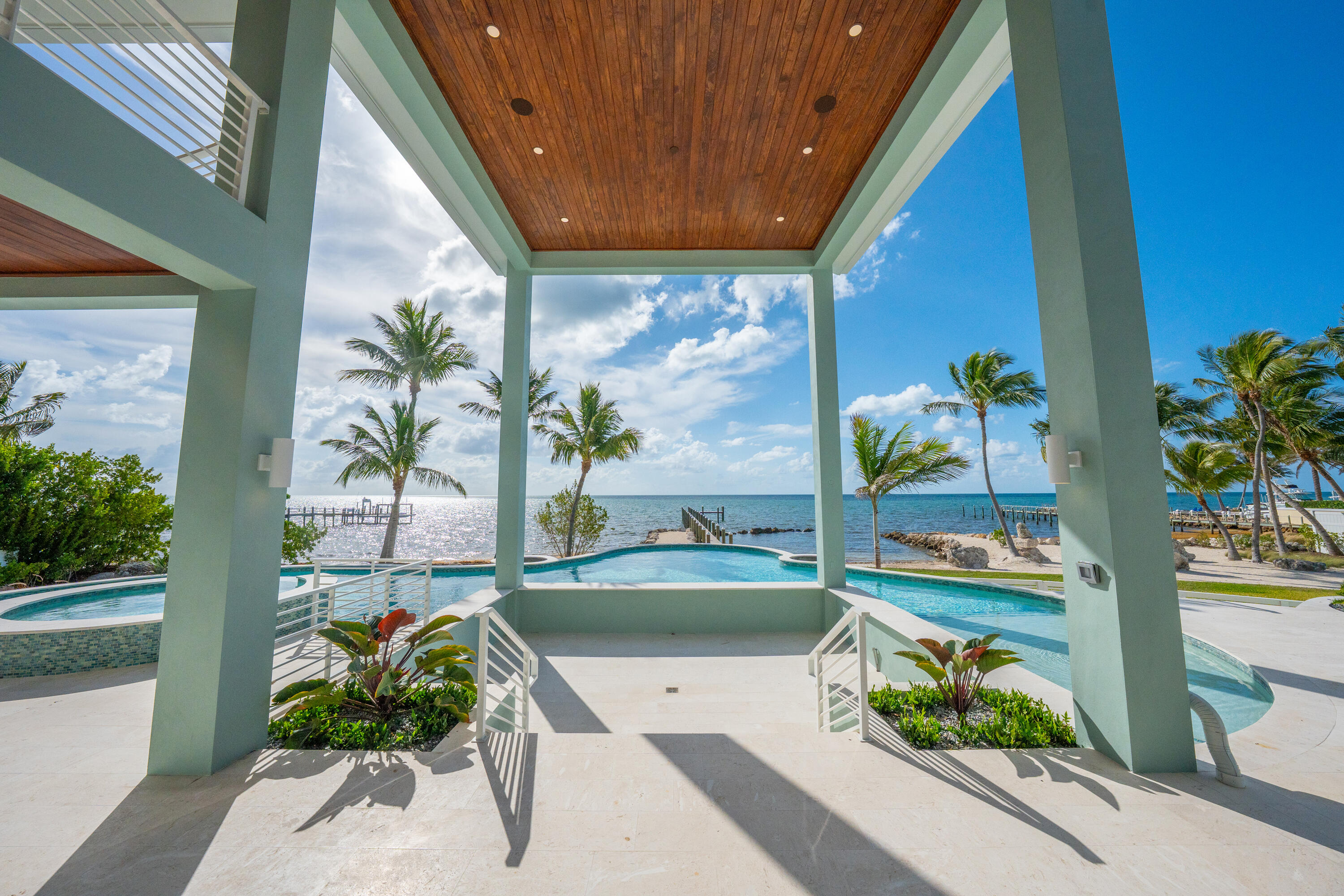 ISLAMORADA, Florida, 33036, United States, 6 Bedrooms Bedrooms, ,9 BathroomsBathrooms,Residential,For Sale,1903587