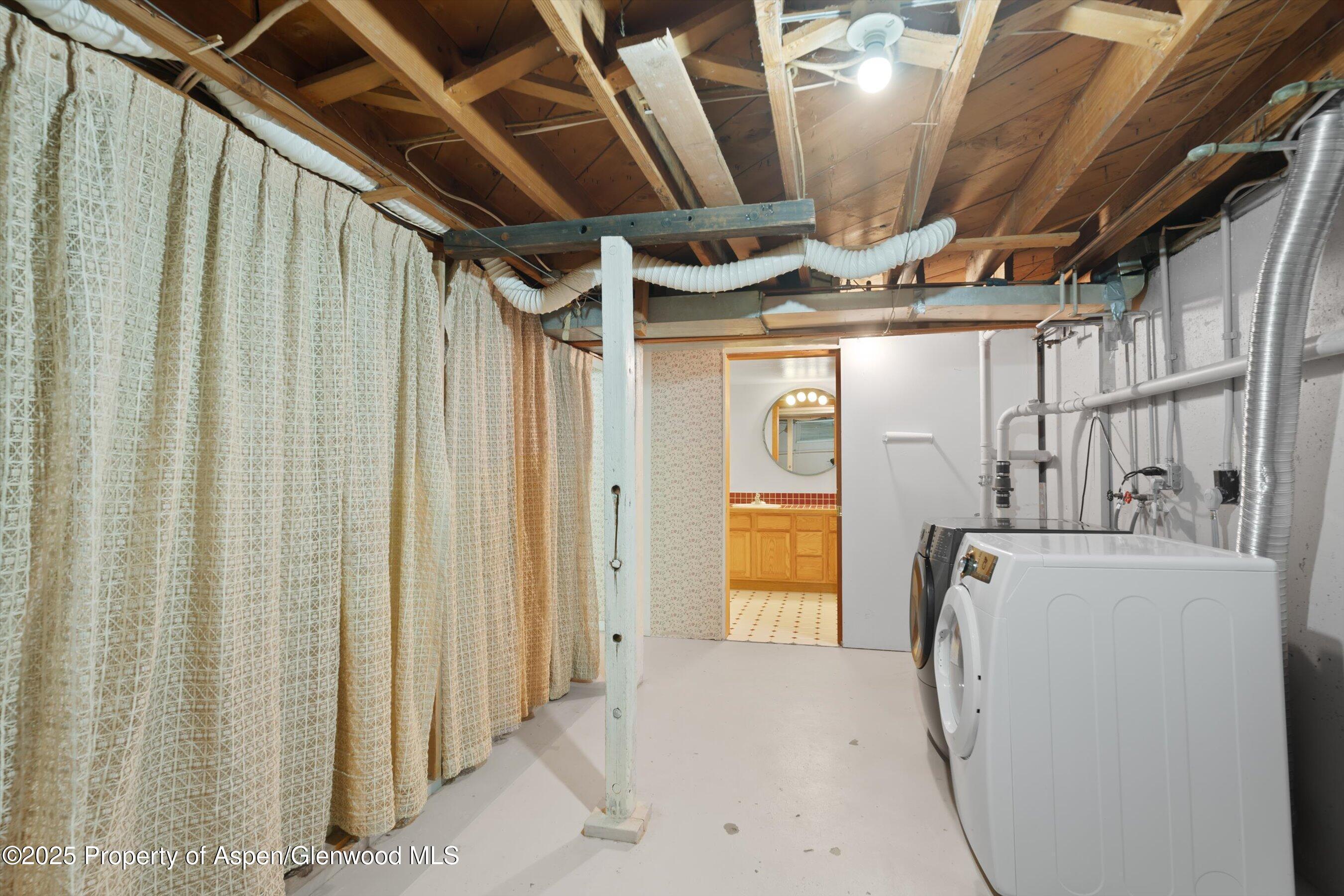 Glenwood Springs, Colorado, 81601, United States, 4 Bedrooms Bedrooms, ,2 BathroomsBathrooms,Residential,For Sale,1997060