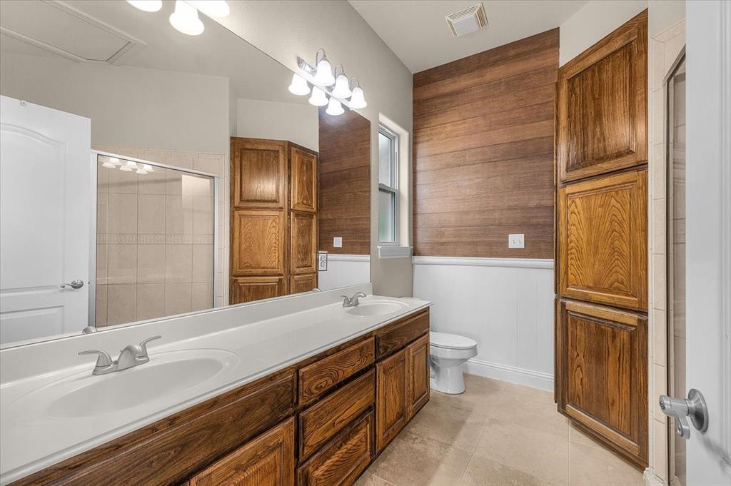 Weatherford, Texas, 76087, United States, 4 Bedrooms Bedrooms, ,4 BathroomsBathrooms,Residential,For Sale,2040291