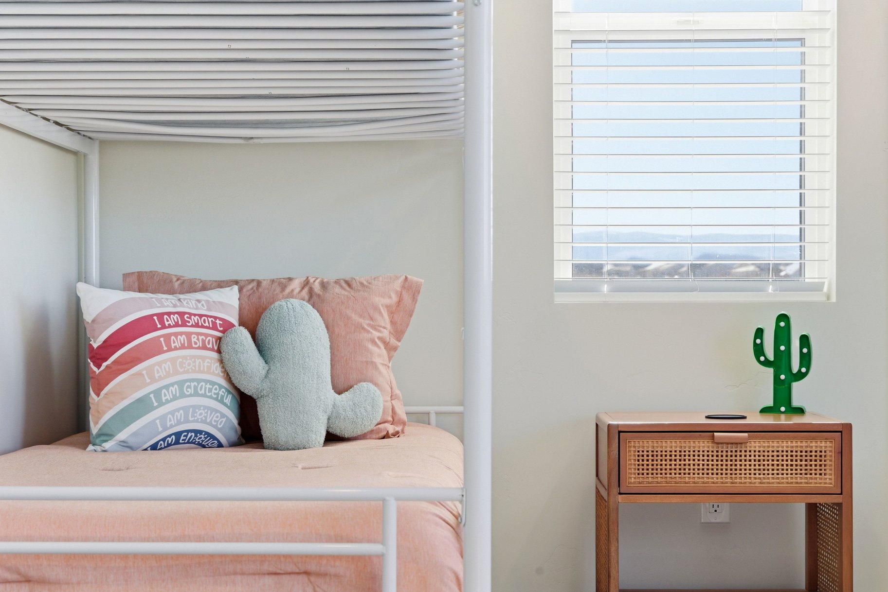  Top-Floor Desert Color Retreat With Lagoon Access & Views - 物件實景