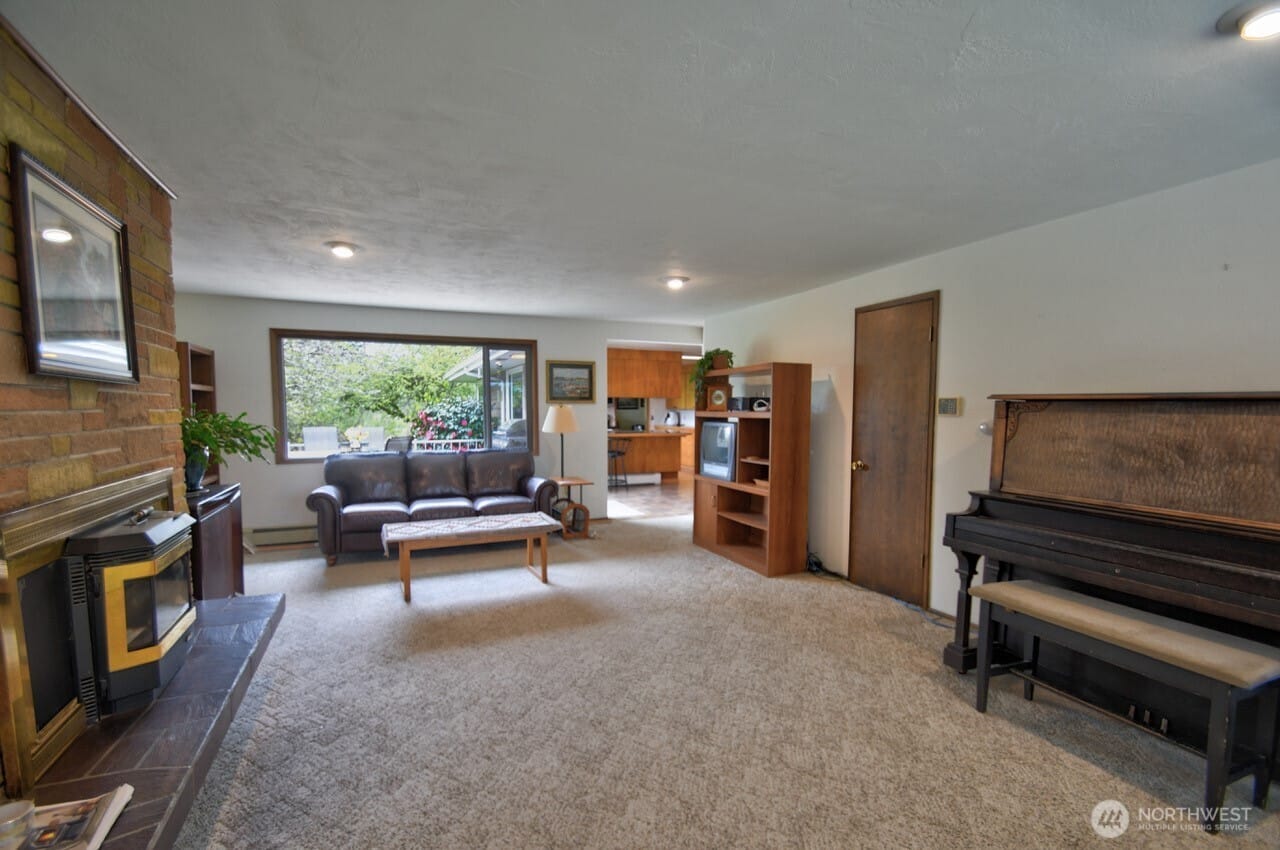 Olympia, Washington, 98512, United States, 4 Bedrooms Bedrooms, ,2 BathroomsBathrooms,Residential,For Sale,1796767
