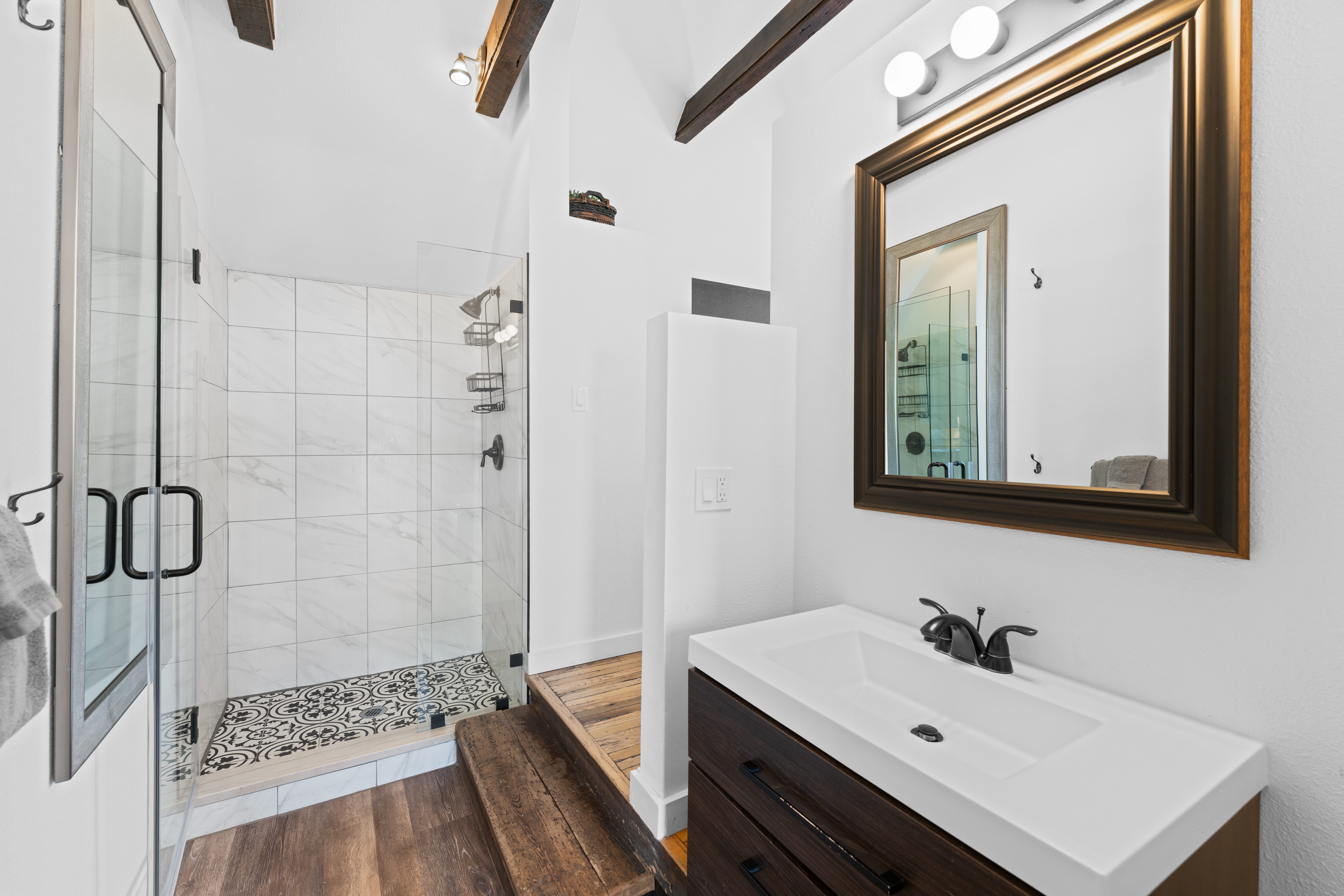  Meticulously Remodeled Historic Home - 物件實景