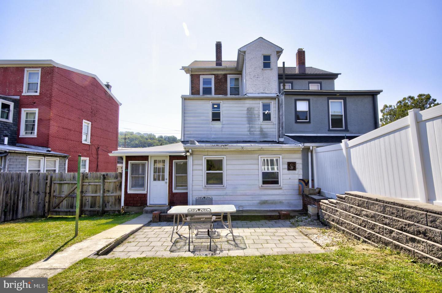 Conshohocken, Pennsylvania, 19428, United States, 4 Bedrooms Bedrooms, ,3 BathroomsBathrooms,Residential,For Sale,1950809