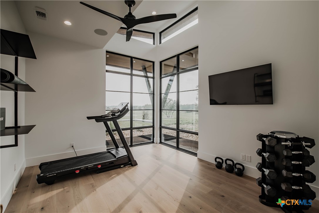 Victoria, Texas, 77904, United States, 4 Bedrooms Bedrooms, ,5 BathroomsBathrooms,Residential,For Sale,1947112