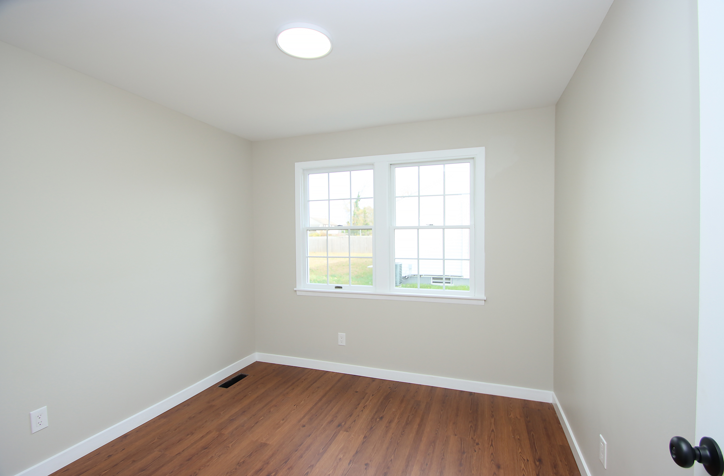 Milford, Connecticut, 06460, United States, 4 Bedrooms Bedrooms, ,2 BathroomsBathrooms,Residential,For Sale,1993433