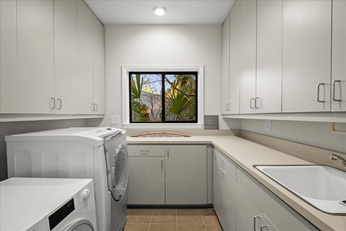 Los Altos Hills, California, 94022, United States, 5 Bedrooms Bedrooms, ,5 BathroomsBathrooms,Residential,For Sale,1907317
