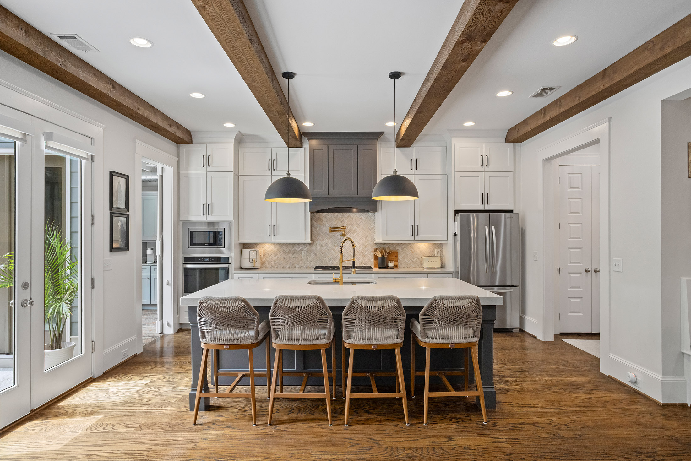  Extraordinary Custom-Built Home in Brookhaven - 物件實景