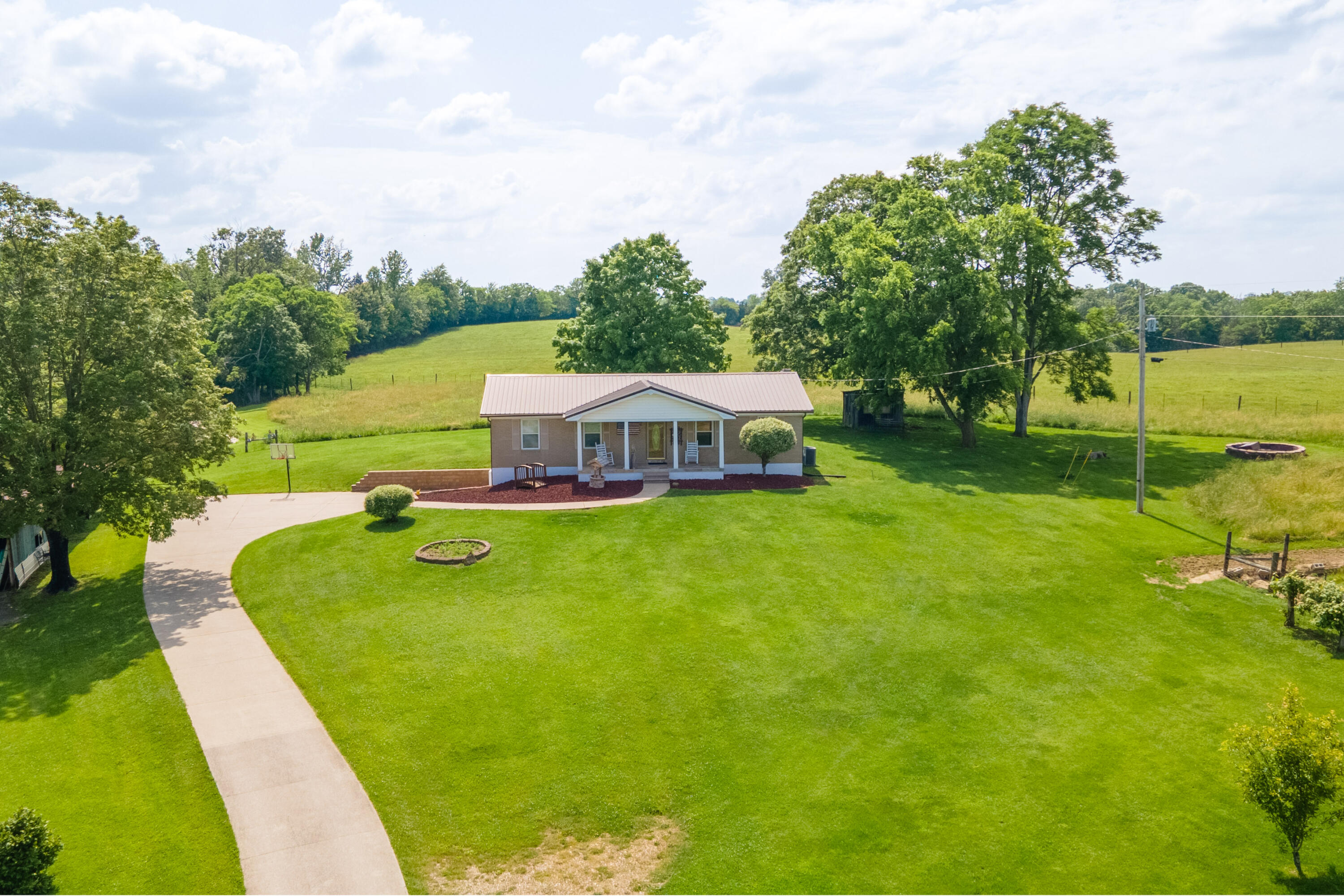 Paint Lick, Kentucky, 40461, United States, 5 Bedrooms Bedrooms, ,1 BathroomBathrooms,Residential,For Sale,1847619
