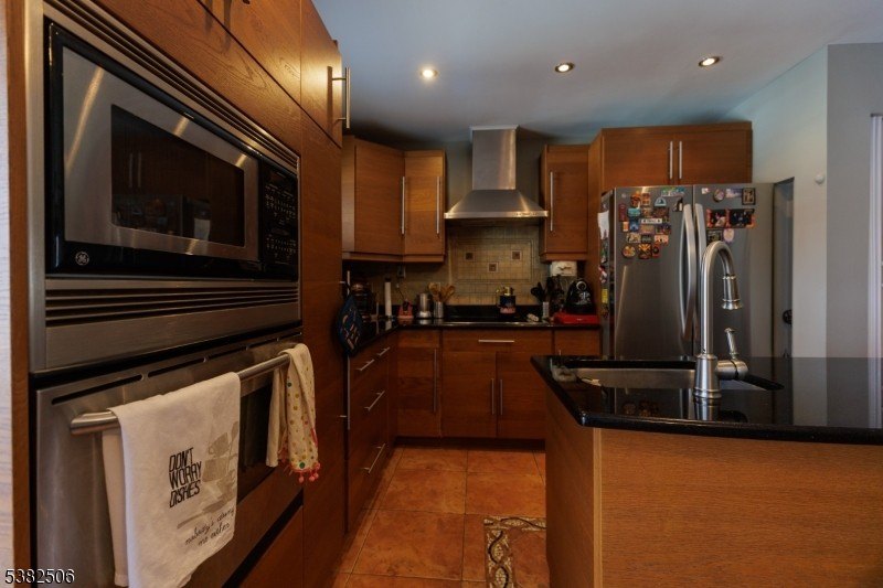 Linden City, New Jersey, 07036-3639, United States, 3 Bedrooms Bedrooms, ,3 BathroomsBathrooms,Residential,For Sale,1973750