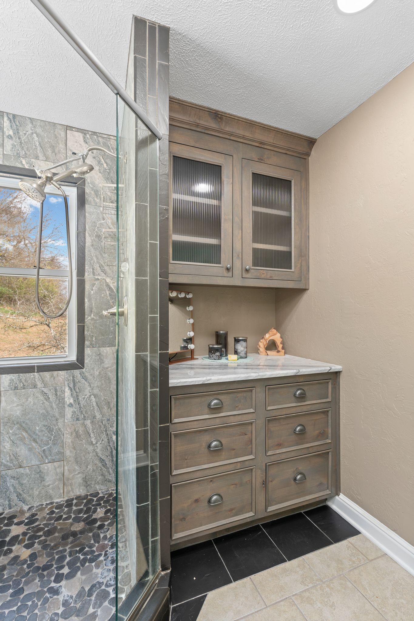 Lewisburg, Tennessee, 37091, United States, 4 Bedrooms Bedrooms, ,3 BathroomsBathrooms,Residential,For Sale,1999662