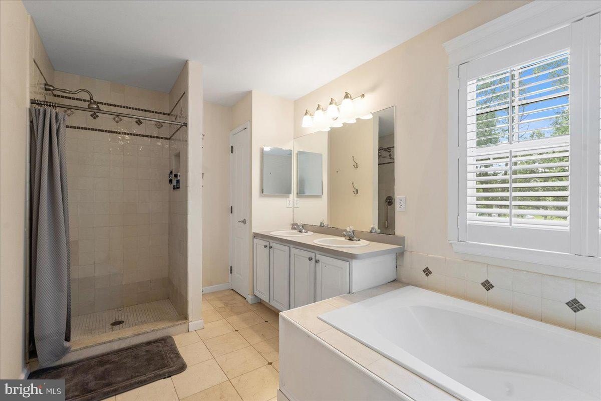 WILLIAMSTOWN, New Jersey, 08094, United States, 4 Bedrooms Bedrooms, ,3 BathroomsBathrooms,Residential,For Sale,1914330
