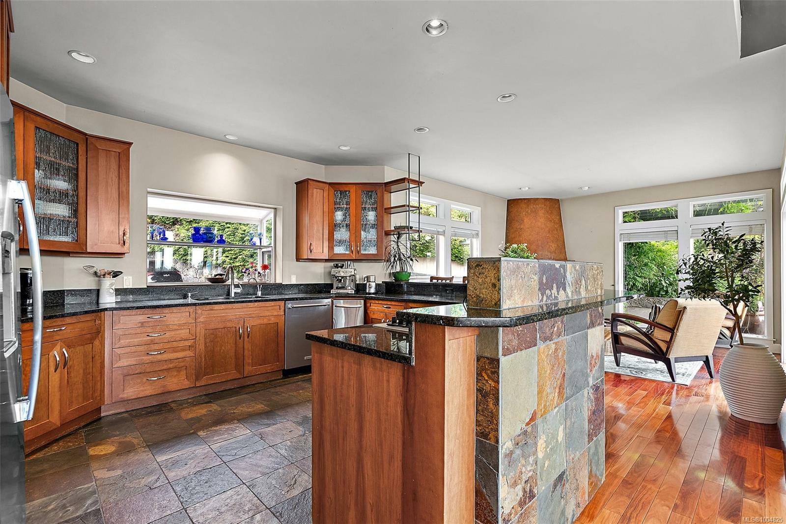 VIEW ROYAL, British Columbia, V9B 1A6, CA, 3 Bedrooms Bedrooms, ,Residential,For Sale,1883645