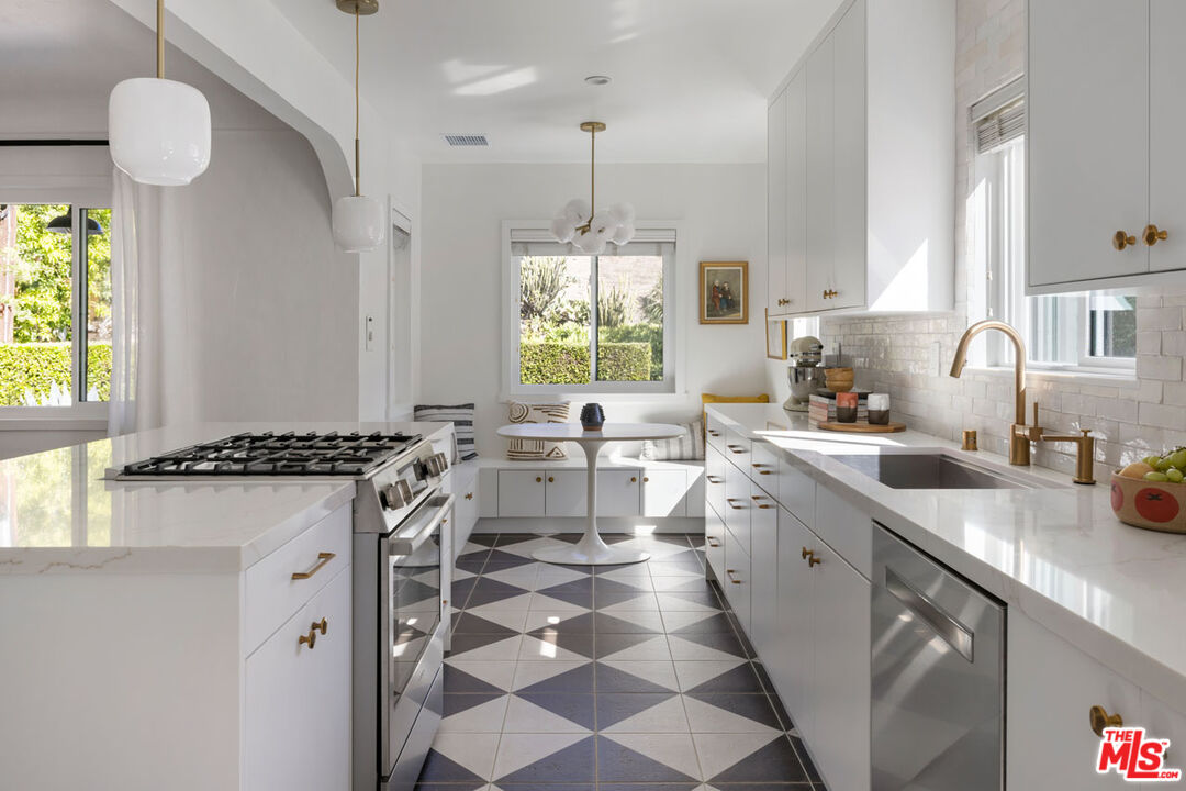 Los Angeles, California, 90027, United States, 4 Bedrooms Bedrooms, ,3 BathroomsBathrooms,Residential,For Sale,1989477