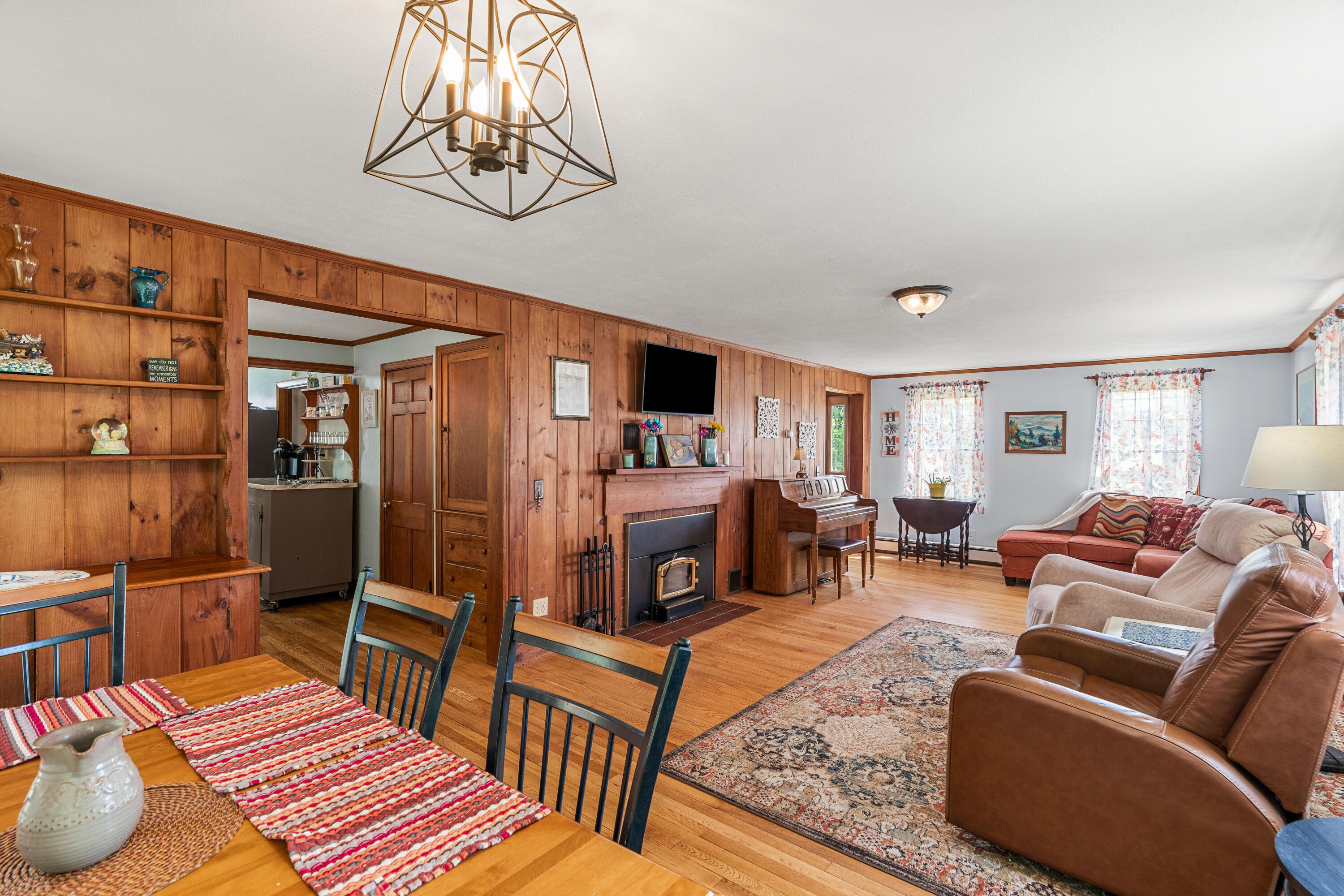 Alfred, Maine, 04002, United States, 3 Bedrooms Bedrooms, ,2 BathroomsBathrooms,Residential,For Sale,1896195