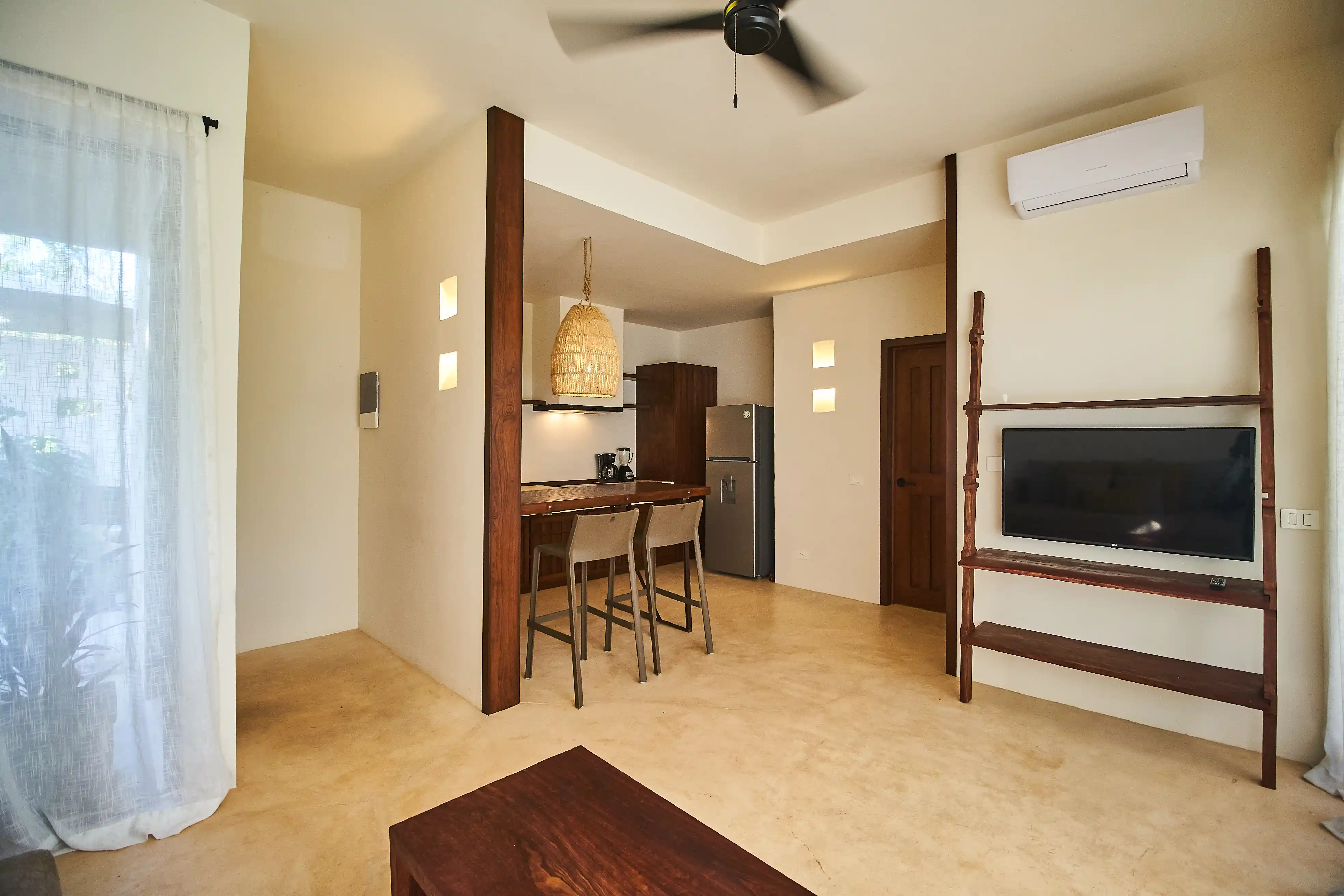  Turnkey Investment: 13-Unit Complex at Market Price - 物件實景