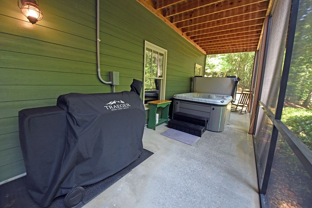 Hiawassee, Georgia, 30546, United States, 3 Bedrooms Bedrooms, ,4 BathroomsBathrooms,Residential,For Sale,1877027