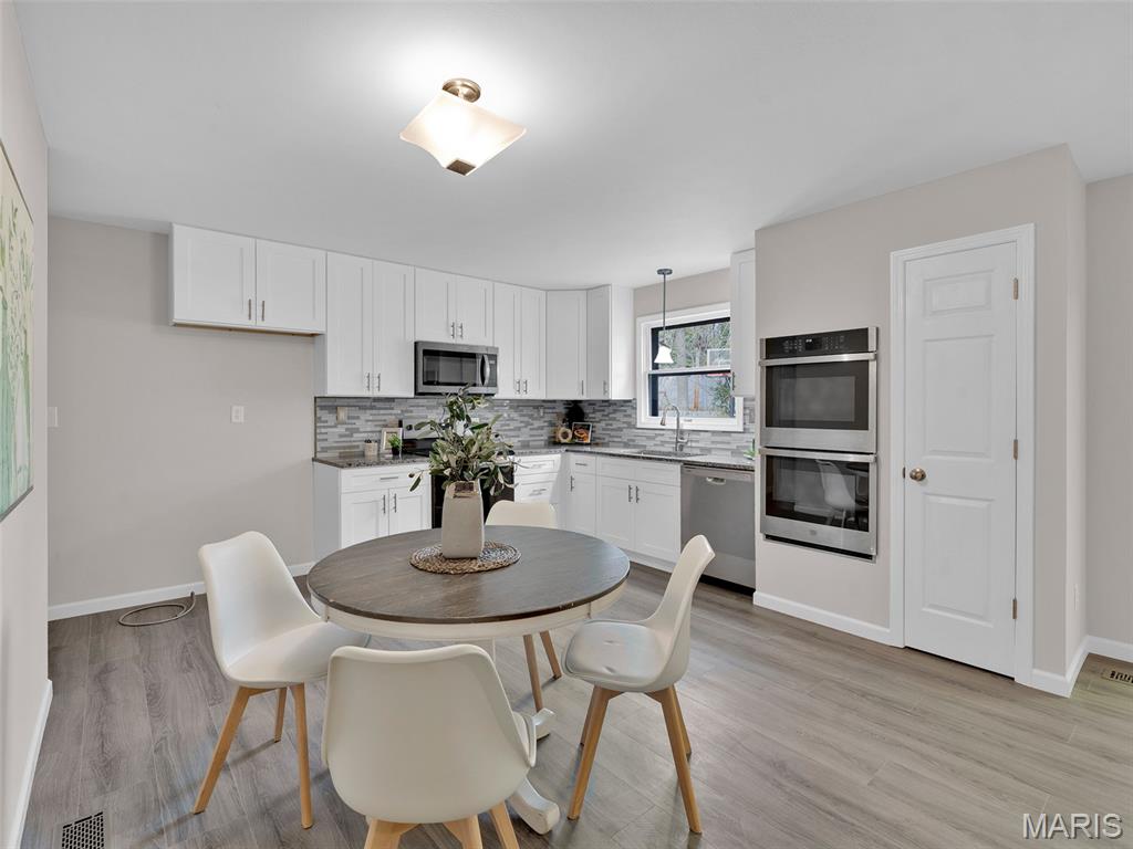 Ballwin, Missouri, 63011, United States, 5 Bedrooms Bedrooms, ,3 BathroomsBathrooms,Residential,For Sale,1992097