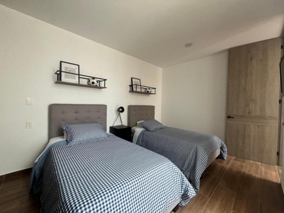 Metepec, Estado de méxico, 52172, Mexico, 3 Bedrooms Bedrooms, ,5 BathroomsBathrooms,Residential,For Sale,1804895