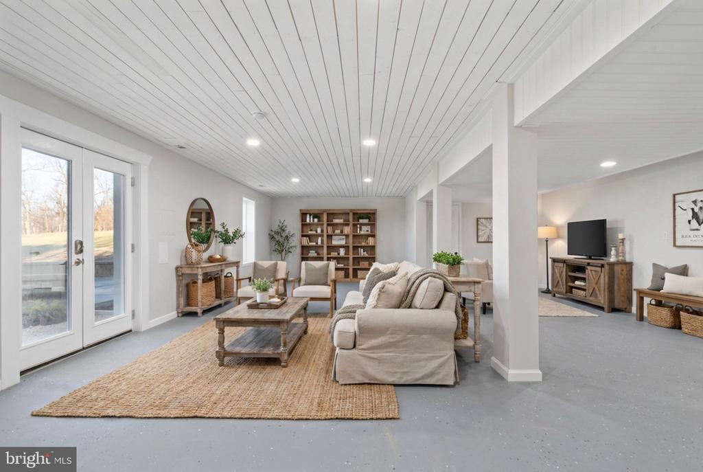 Winchester, Virginia, 22602, United States, 5 Bedrooms Bedrooms, ,5 BathroomsBathrooms,Residential,For Sale,2039774