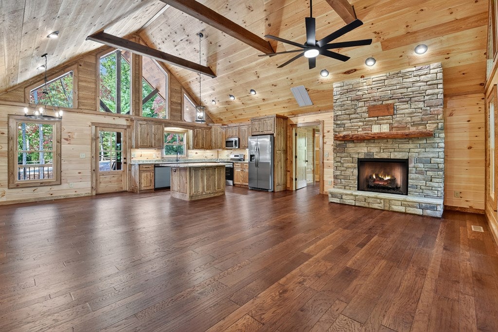 Mineral Bluff, Georgia, 30559, United States, 4 Bedrooms Bedrooms, ,3 BathroomsBathrooms,Residential,For Sale,1953348