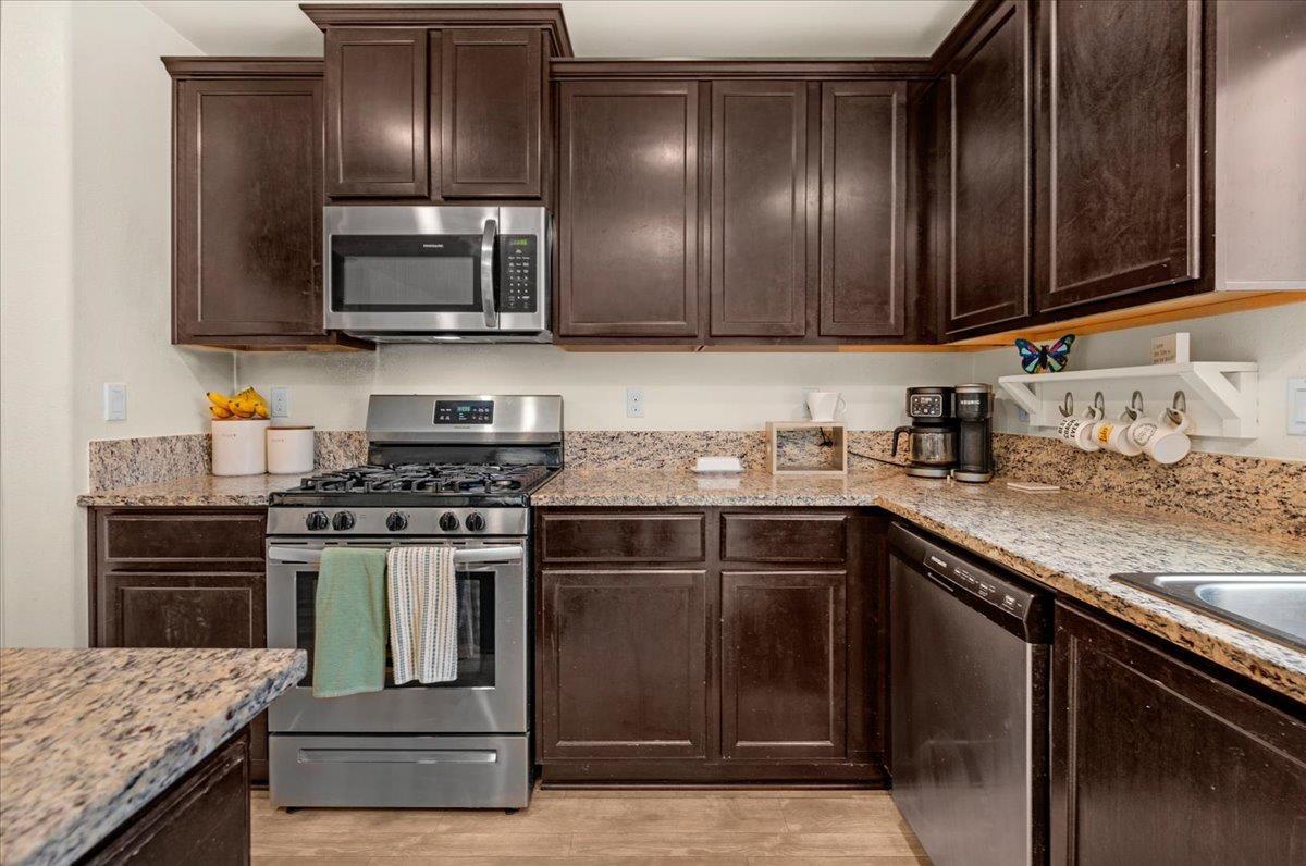 Fresno, California, 93722, United States, 5 Bedrooms Bedrooms, ,3 BathroomsBathrooms,Residential,For Sale,1982186