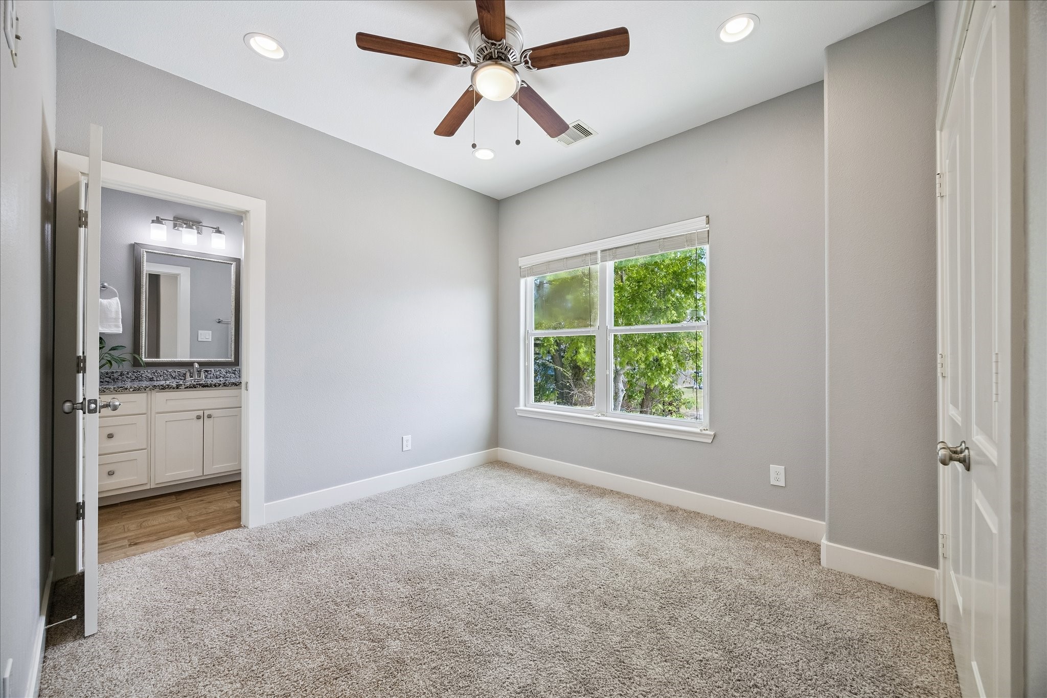  3605 Billingsley Street B - 物件實景