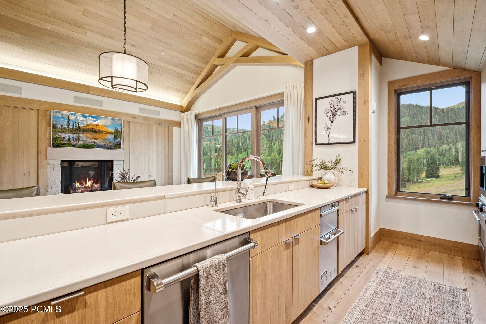 Park City, Utah, 84060, United States, 4 Bedrooms Bedrooms, ,5 BathroomsBathrooms,Residential,For Sale,1934666