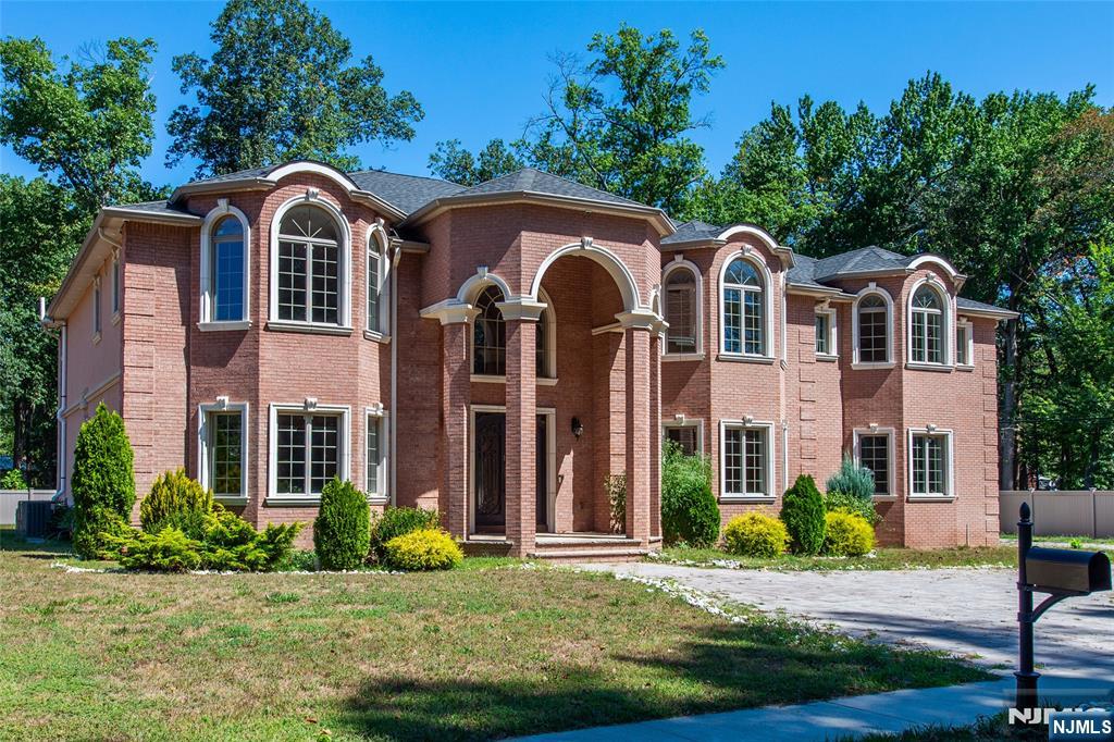 Paramus, New Jersey, 07652, United States, 6 Bedrooms Bedrooms, ,6 BathroomsBathrooms,Residential,For Sale,1947985